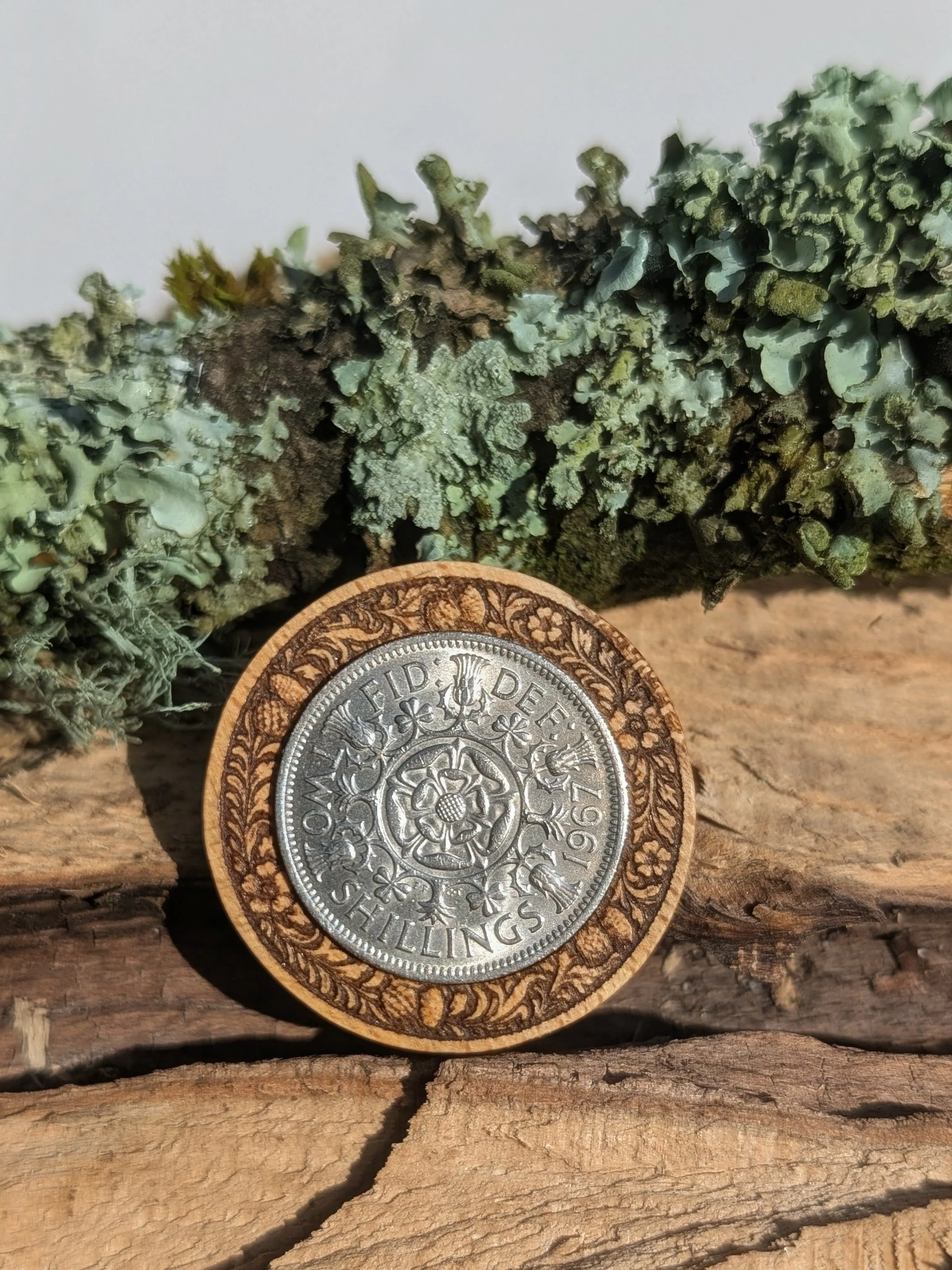 THE BALL MARKER Two Shilling Tudor Rose
