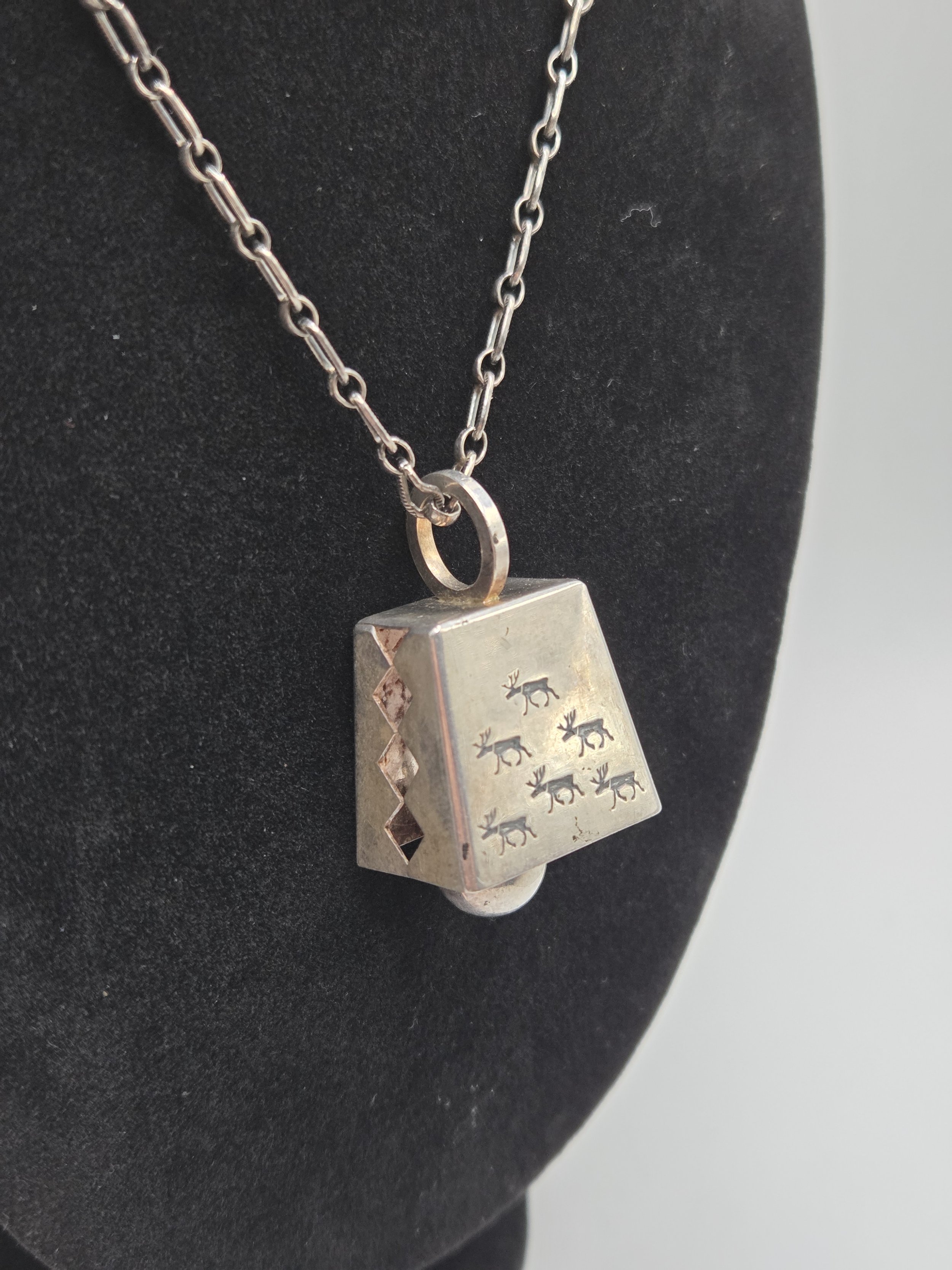 October 2026 - Costume Jewelry Auction (Multiple Clients).
Sterling Silver, Vintage, Rare MCM Pieces.