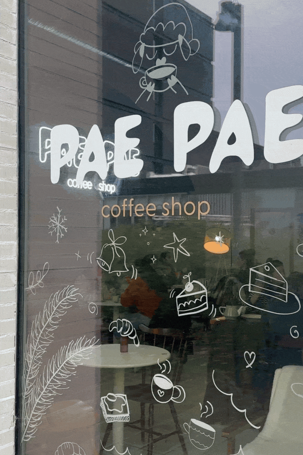 Pae-Pae_support-de-com_Direction-artistique_Spatial-&-environmental_2026.gif
