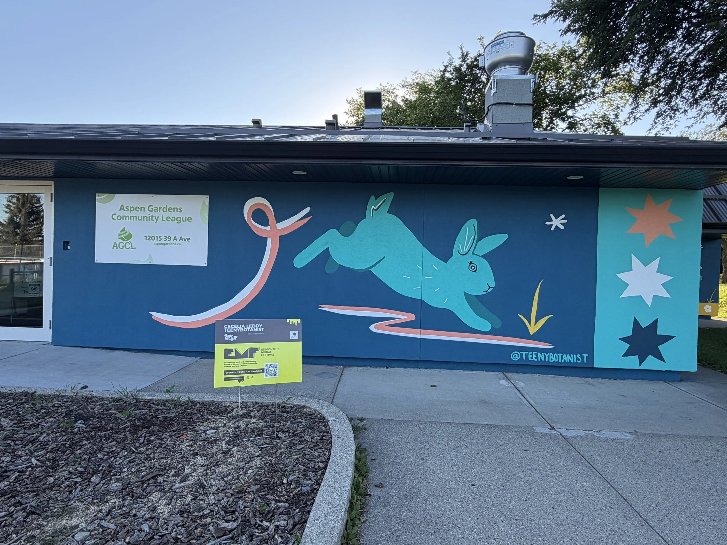 Wildlife mural on the Aspen Gardens building