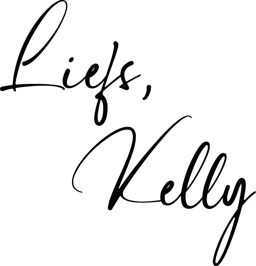 Afbeelding met de tekst 'Liefs, Kelly' in zwarte kalligrafische stijl.