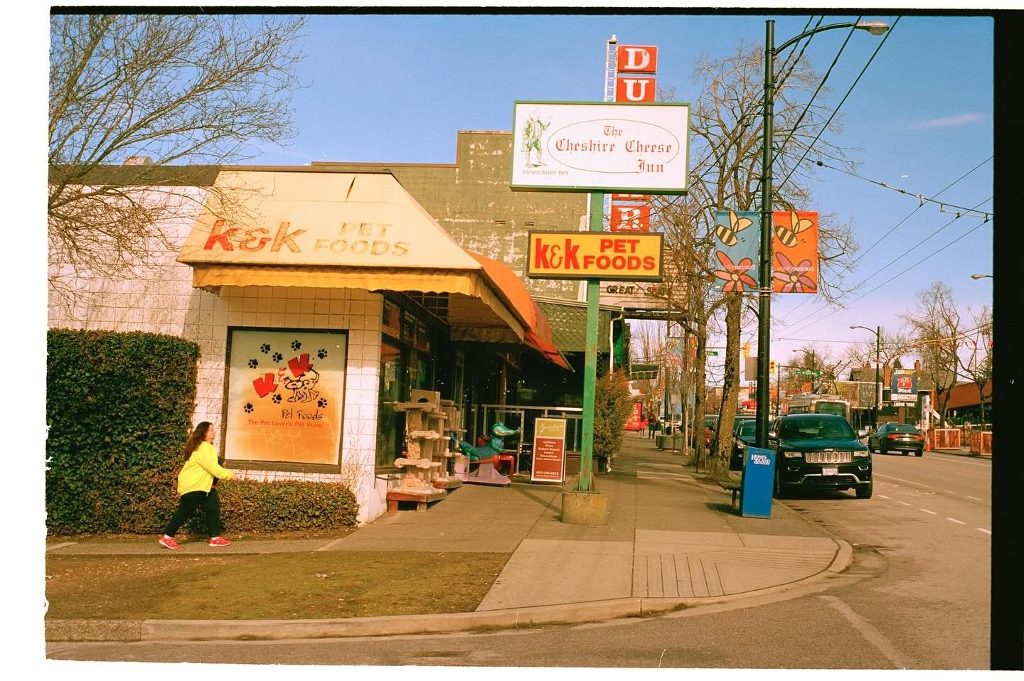 Havent posted photos in a bit but just broke out the hard drive from the @emilycarru days and this one spoke to me. Really caught a vibe

#kodak #film #35mmfilm