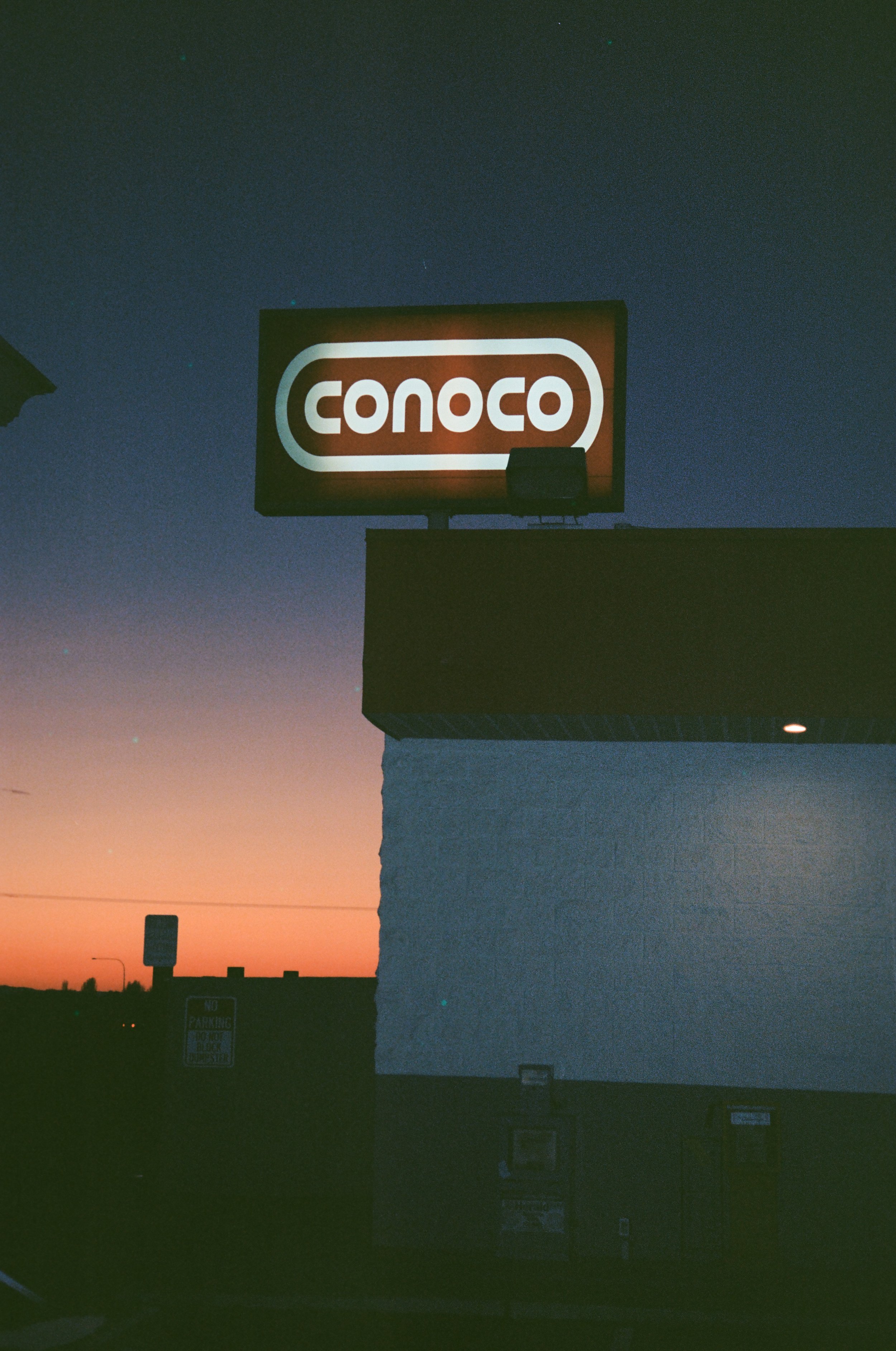 “CONOCO” 35mm, 2022