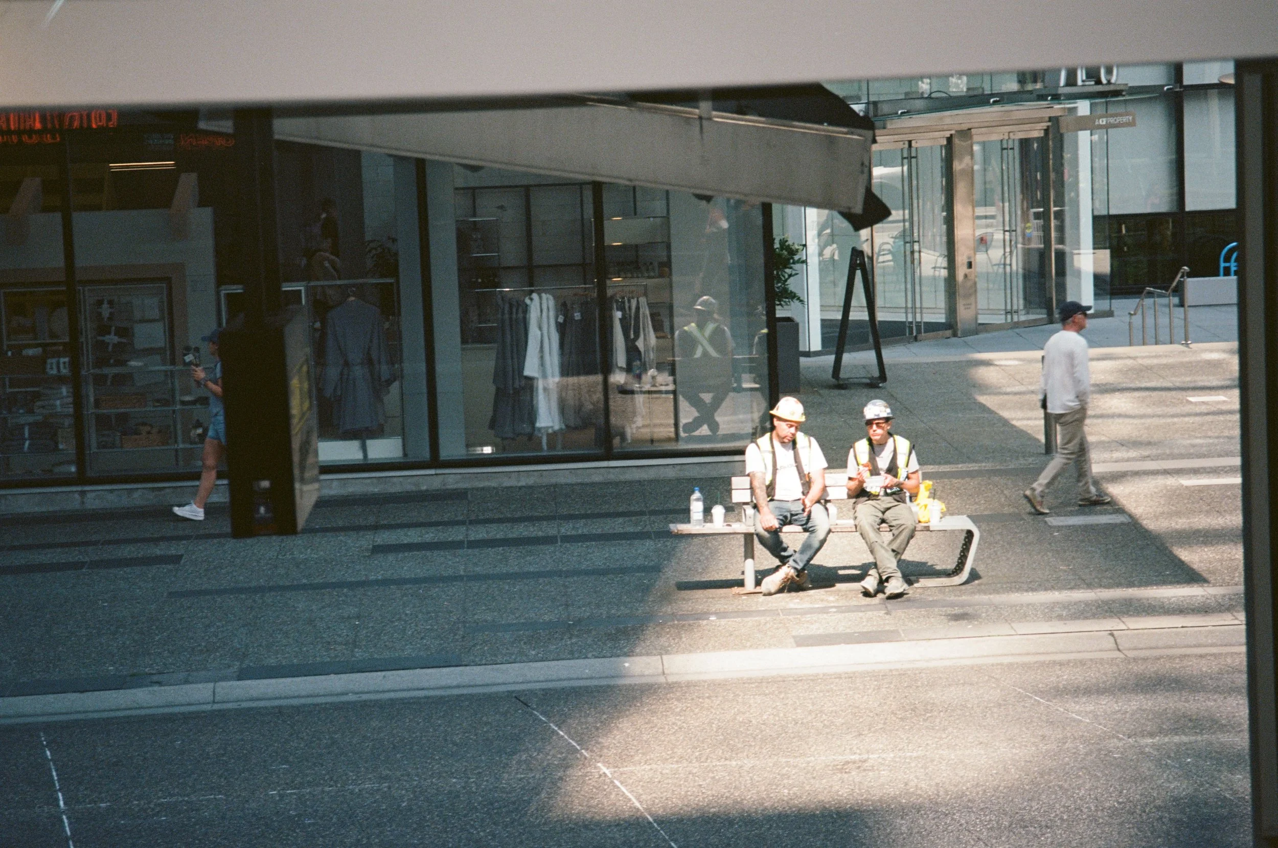 "LUNCH TIME" 35mm, 2022