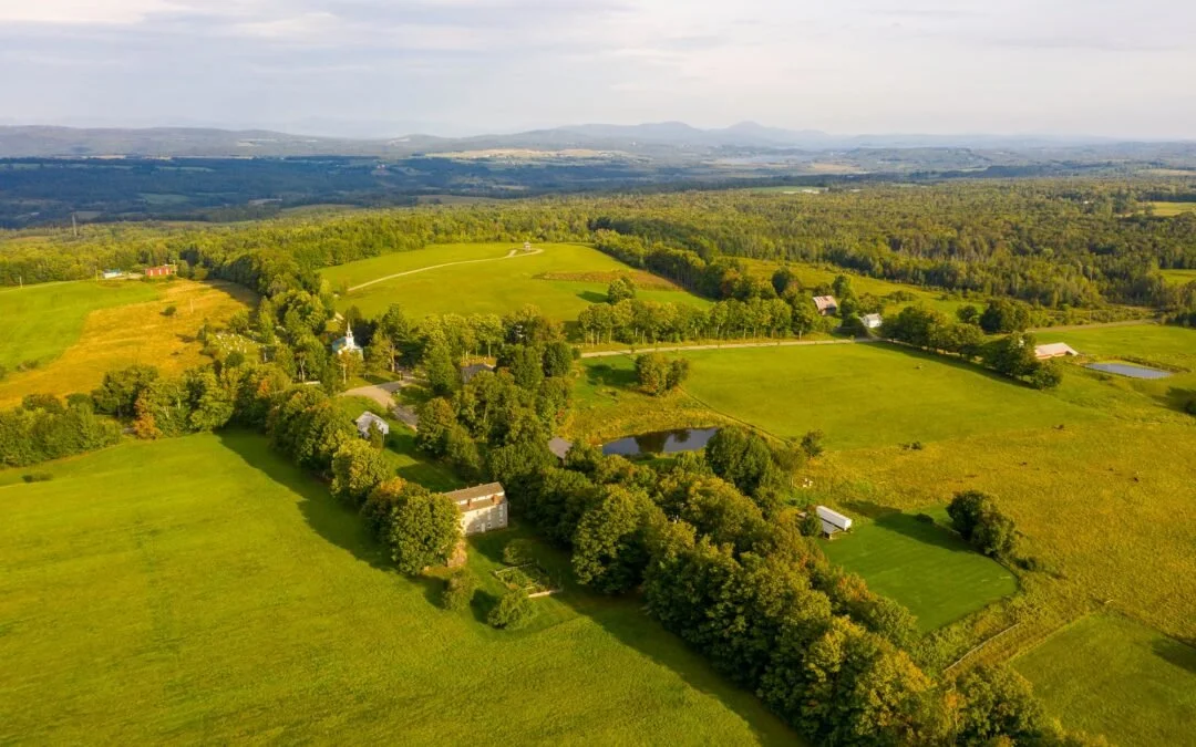 The land these farms sit on is some of the most beautiful countryside in America. The dairy it produces is pretty hard to argue with, too.

📸 @vermonttourism