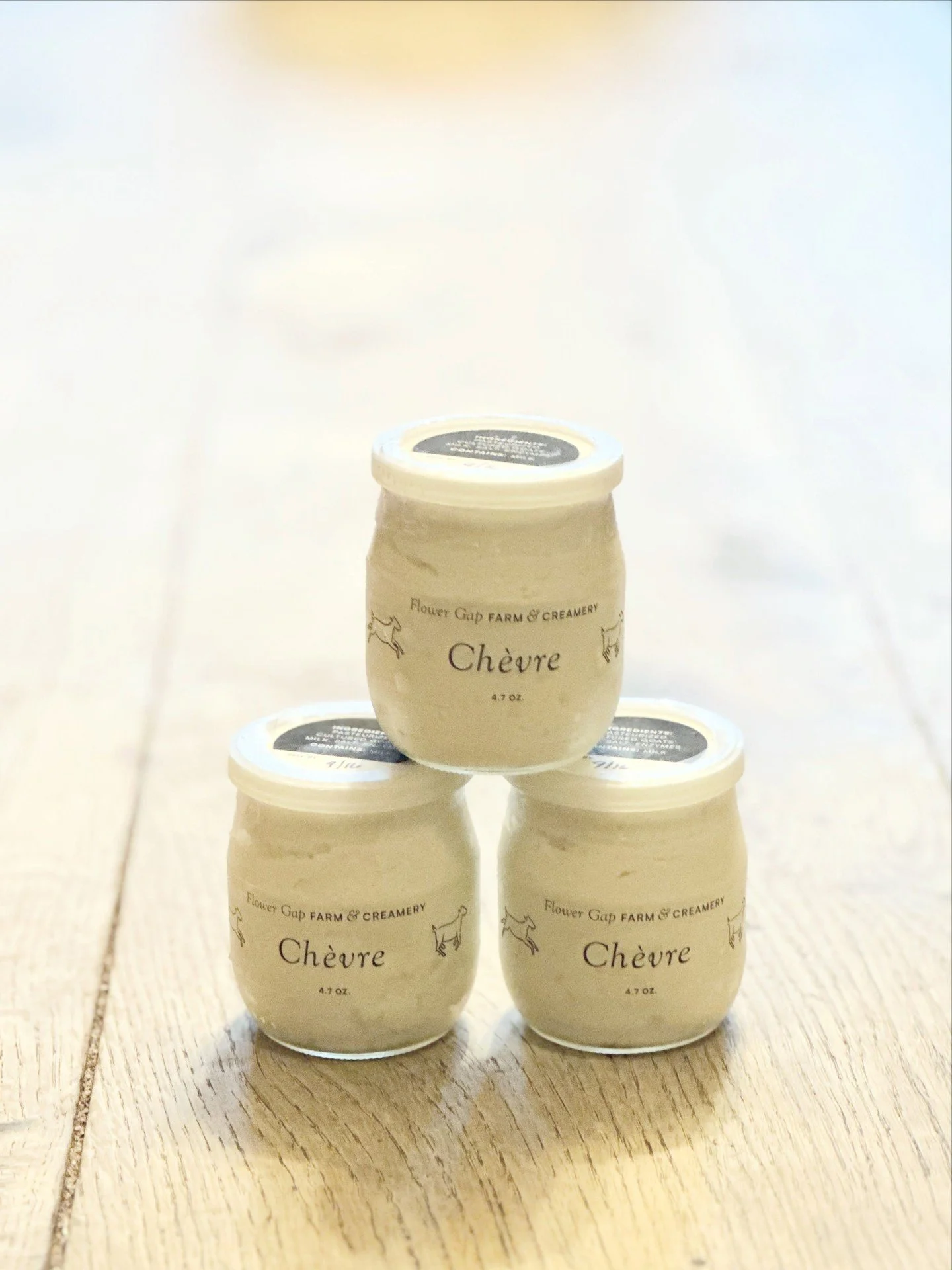 Ch&egrave;vre is French for "we perfected this a while ago." Vermont goat farms have been quietly running the tangy cheese game for years. Try a slice and see for yourself. 🌿🐐

📸 @rubinerscheesemongers

#SayCheeseVermont