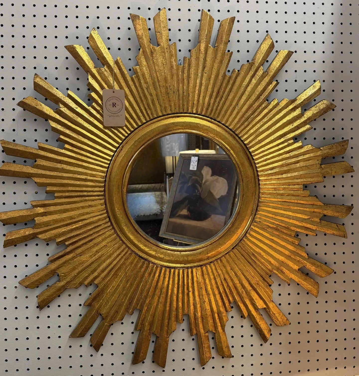 fresh finds just hit the floor ✨
mirrors, art, lighting, and accents that instantly elevate any space! come see what&rsquo;s new at riverside. 
open Monday-Saturday 10-5 and Sunday 1-5 #franklintn #newdecoritems #happysaturday☀️ #springrefresh #shopl