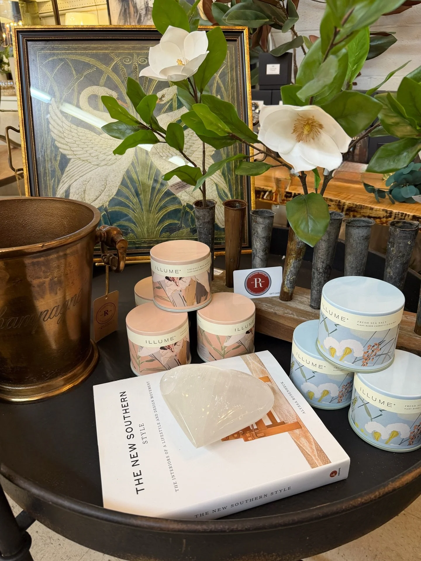 Mother&rsquo;s Day is this weekend&hellip; and we&rsquo;ve been gathering the kind of gifts she&rsquo;d never pick for herself, but absolutely fall in love with. 🤍
from hand-painted trinket dishes and vintage-inspired finds to florals, candles, art,