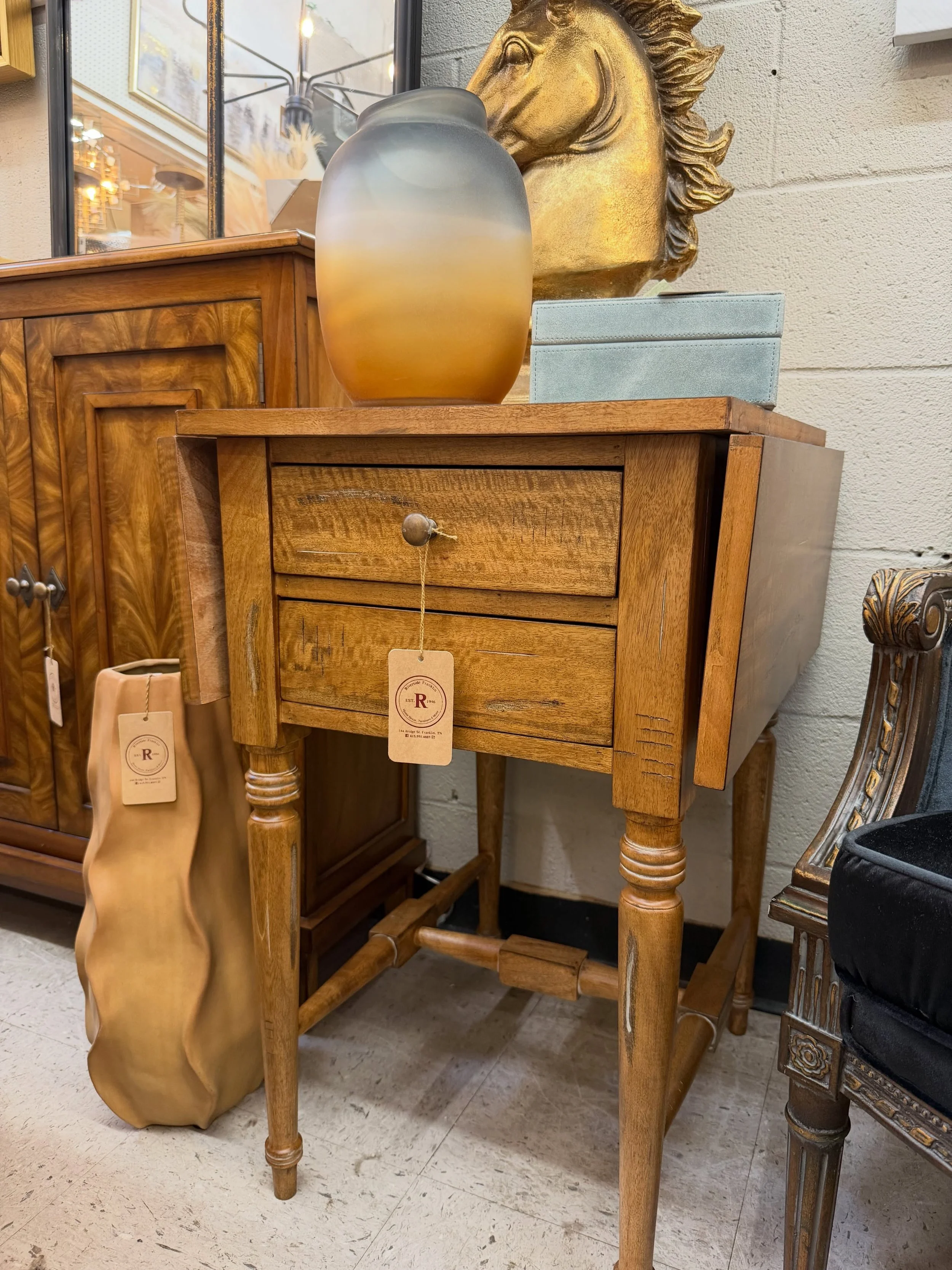 Side tables in all the right shapes, textures, and finishes &mdash; whether you need something beside the bed, next to a sofa, between two chairs, or tucked into that empty corner.
Come find the one your space has been missing. ✨