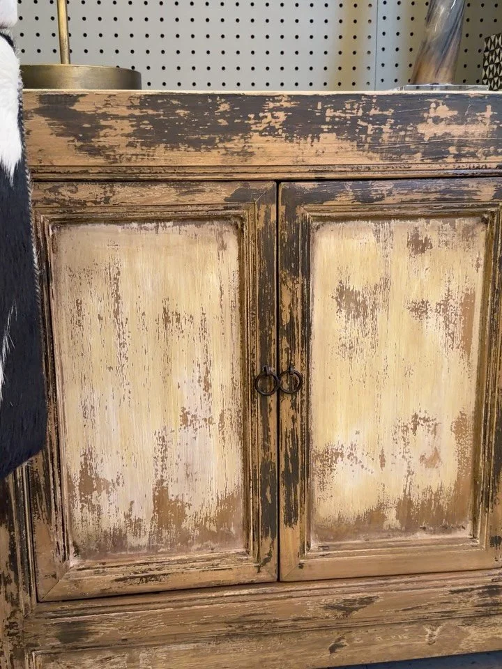 A little rustic. A little refined. A lot of character. 🤎
Come shop the look in person at Riverside Franklin.
📍 Franklin, TN
Monday&ndash;Saturday | 10&ndash;5
Sunday | 1&ndash;5