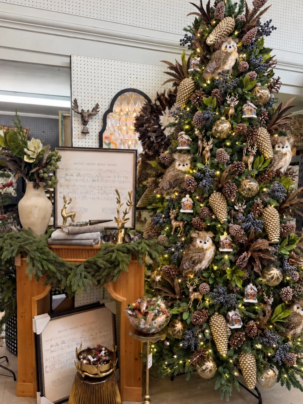 Love the look? Shop right off our trees! 🌲🦉✨ From feathered owls to pinecones and touches of gold, pick your favorites and bring a little Riverside Christmas home. 🤎