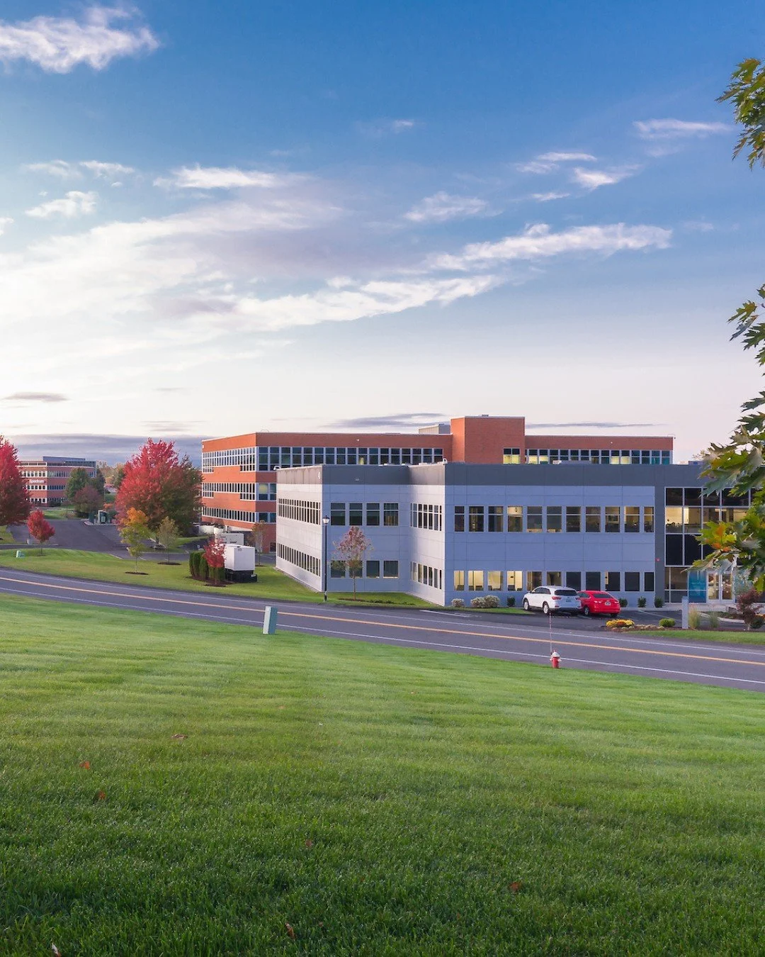 Available now in Latham 📍
Position your business for success at 40 Century Hill Drive, a premier office location in the heart of the Capital Region. This office space offers exceptional convenience with easy access to I-87, I-90, and I-787, and is l