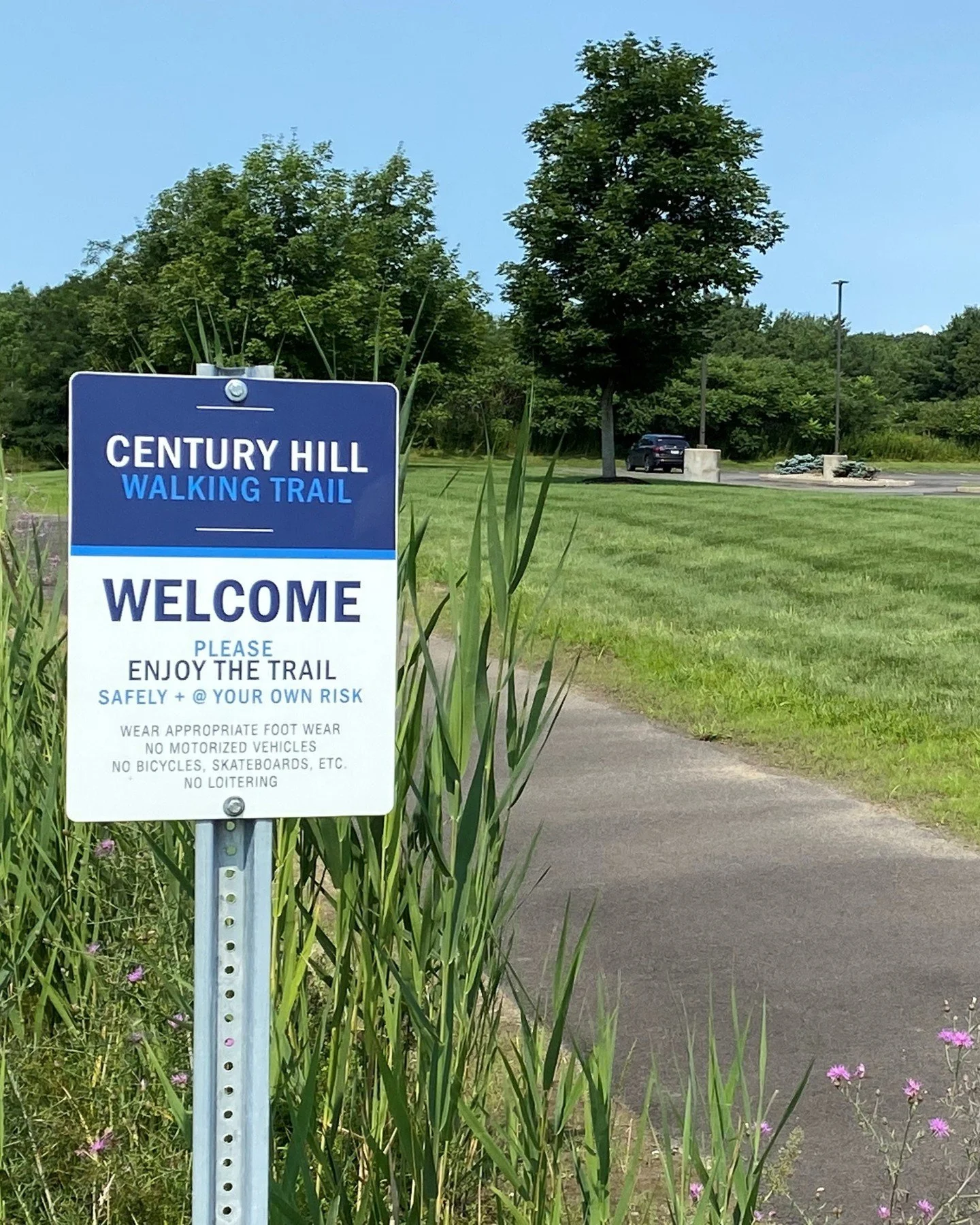 Don&rsquo;t forget about Century Hill Plaza&rsquo;s walking trail! Use your lunch break to get some steps in before it gets too cold!