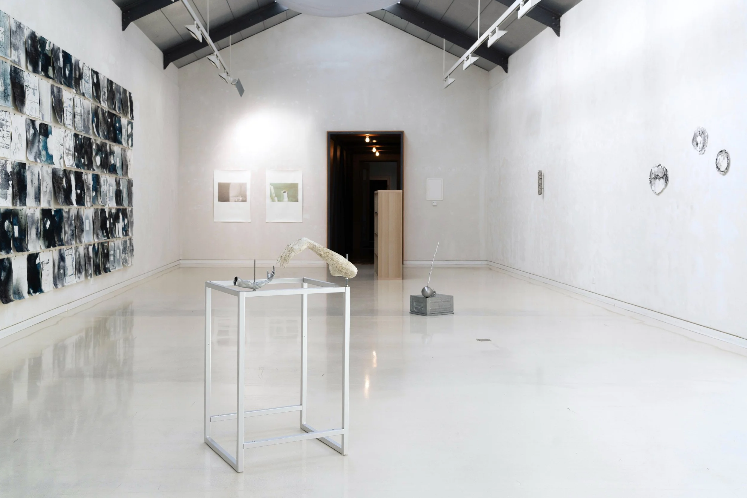 Touch Me if You Can, 105cm x 65cm x 65cm, steel, aluminum, aluminum-paint, found mannequin arm, 2025