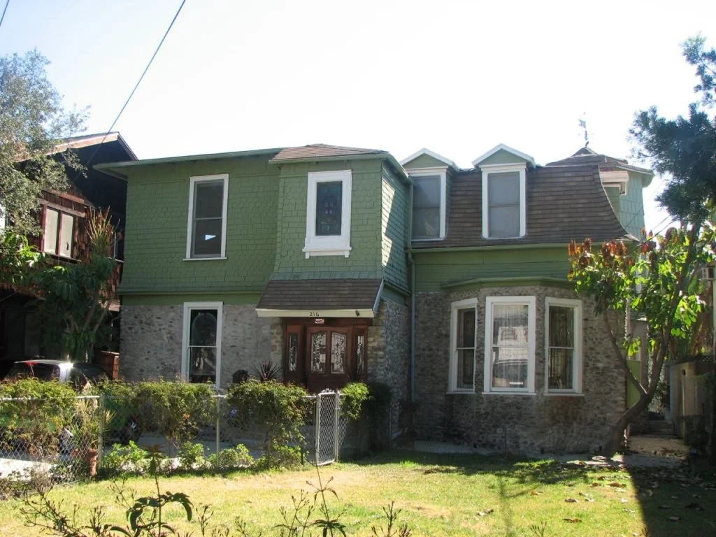 This well maintained Victorian with Second Empire influences, located at 216 Thorne Street, was the home of William Lees Judson. The home still sits across the street from Judson Studios, which at one time housed the USC School of Fine Arts and Archi