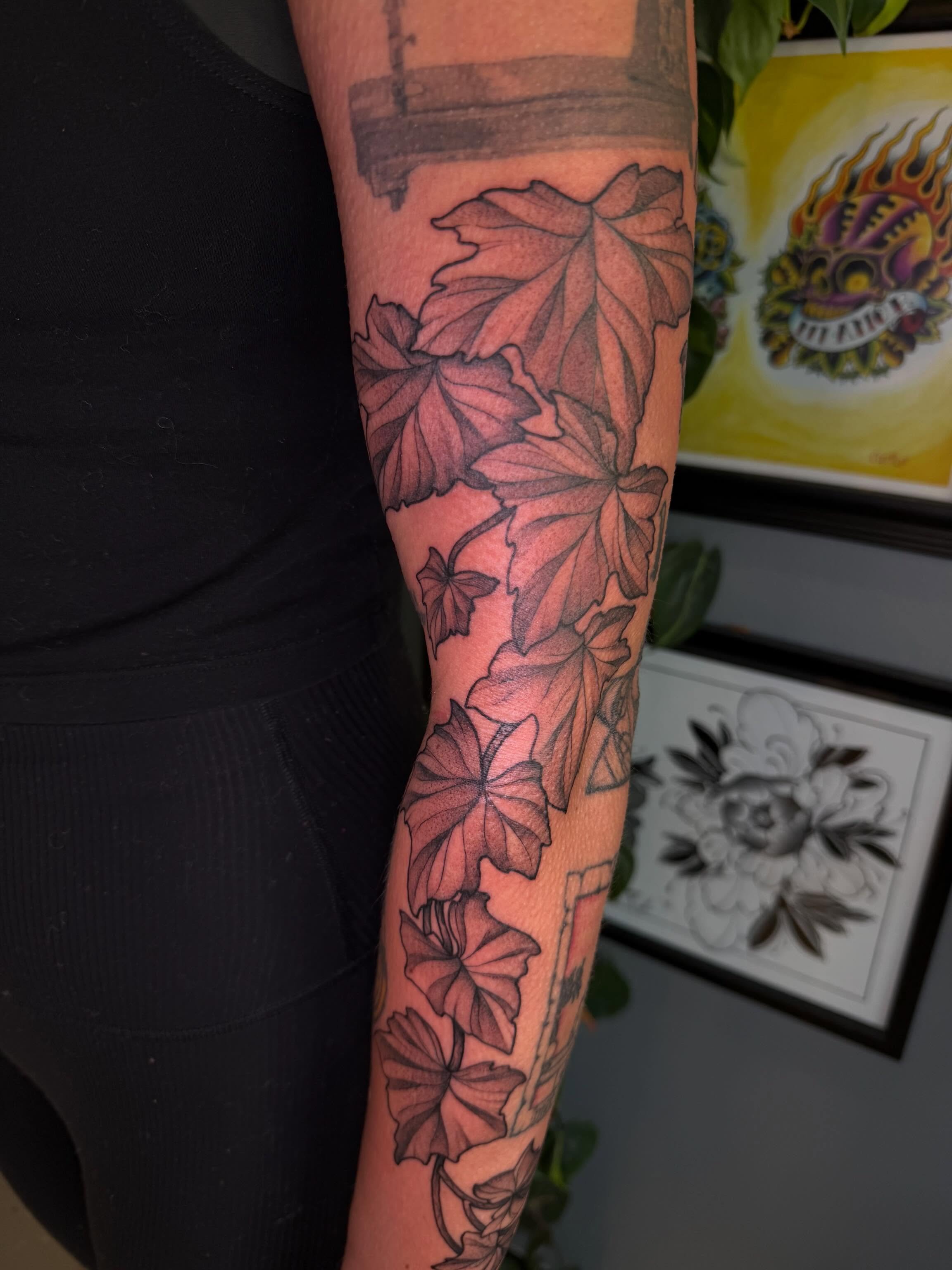 Ivy filler for my dear friend Lauren!🖤

Dm me to book 

#tattoos #tattooartist #femaletattooartist