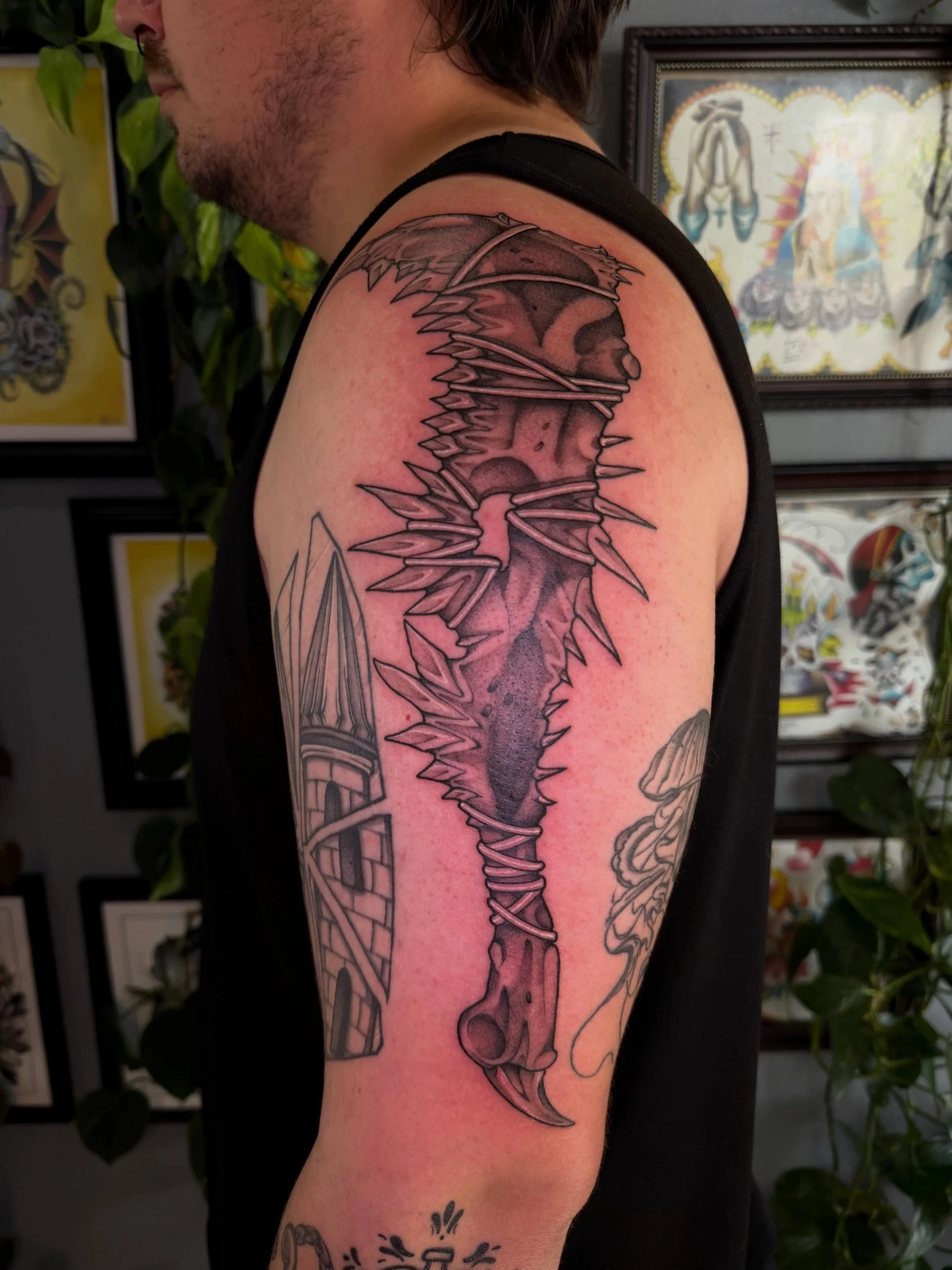 Dinosaur jaw war hammer with a bone handle? Yes please. Thanks Brad ! Just in time for brat summer 

#tattoos #tattooartist #famaletattooartist #blackandgreytattoo
