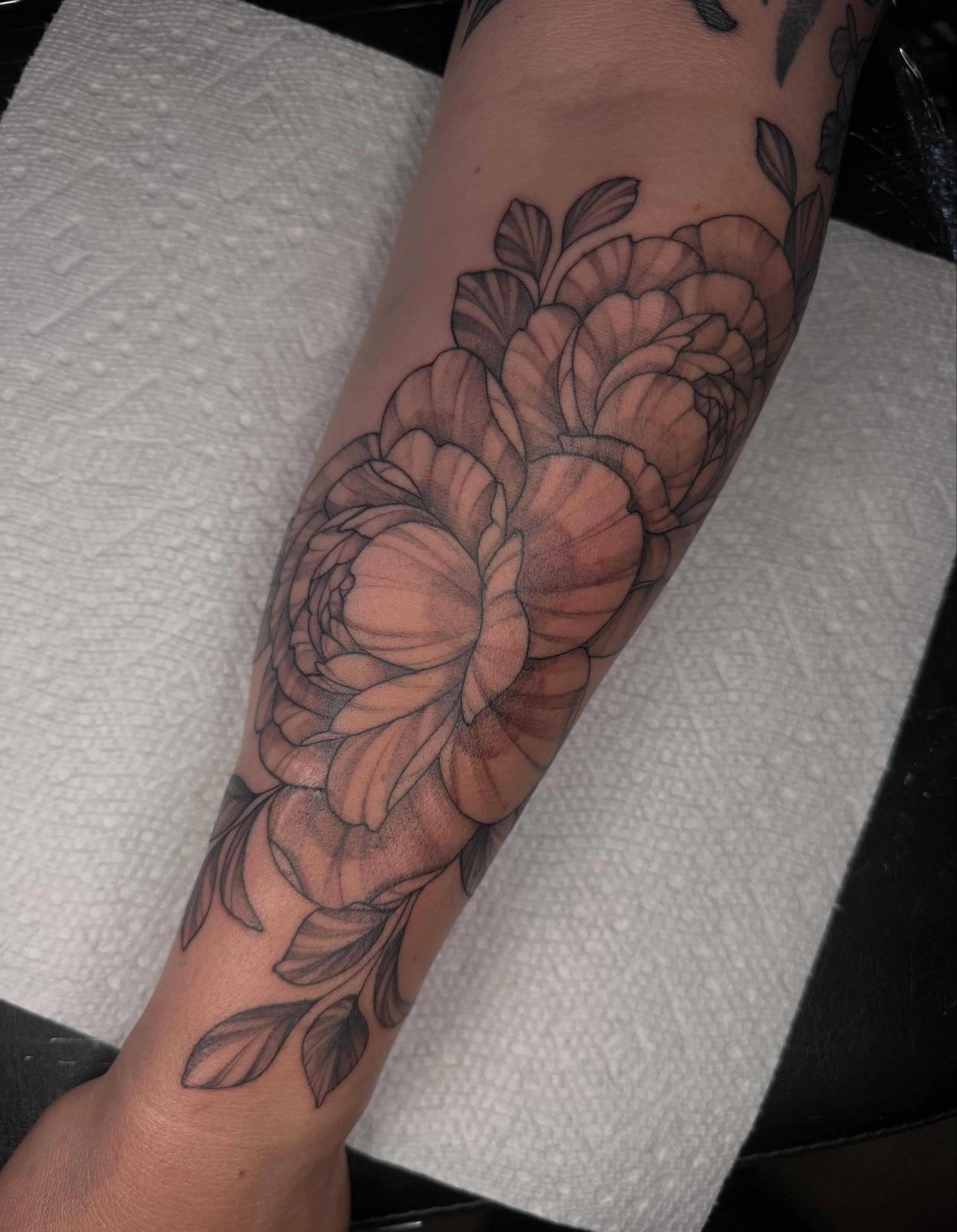 Peonies for Erin! Thanks so much for coming in!🖤 

#tattoos #tattooartist #femaletattooartist #blackandgreytattoo #flowertattoo