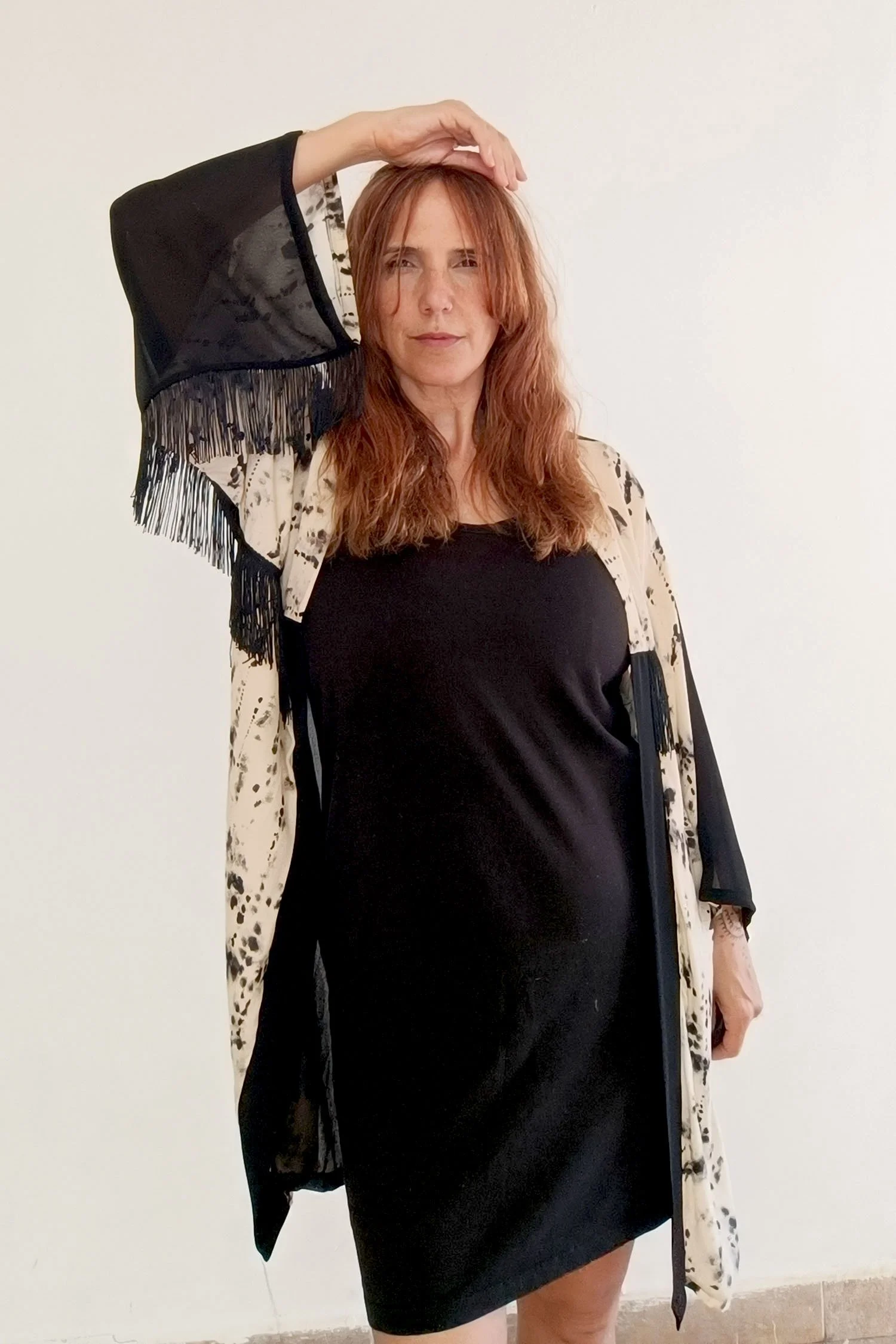 Kimono Artístico Crema con flecos negros