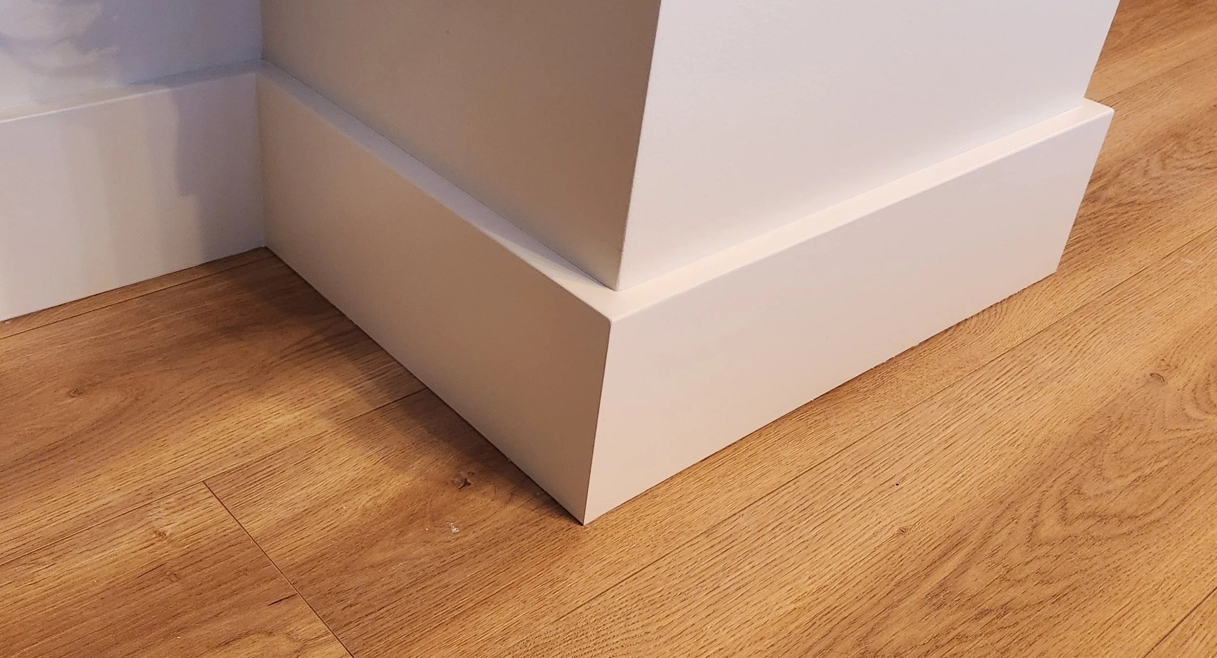 Close-up of an immaculate base trim outside corner.