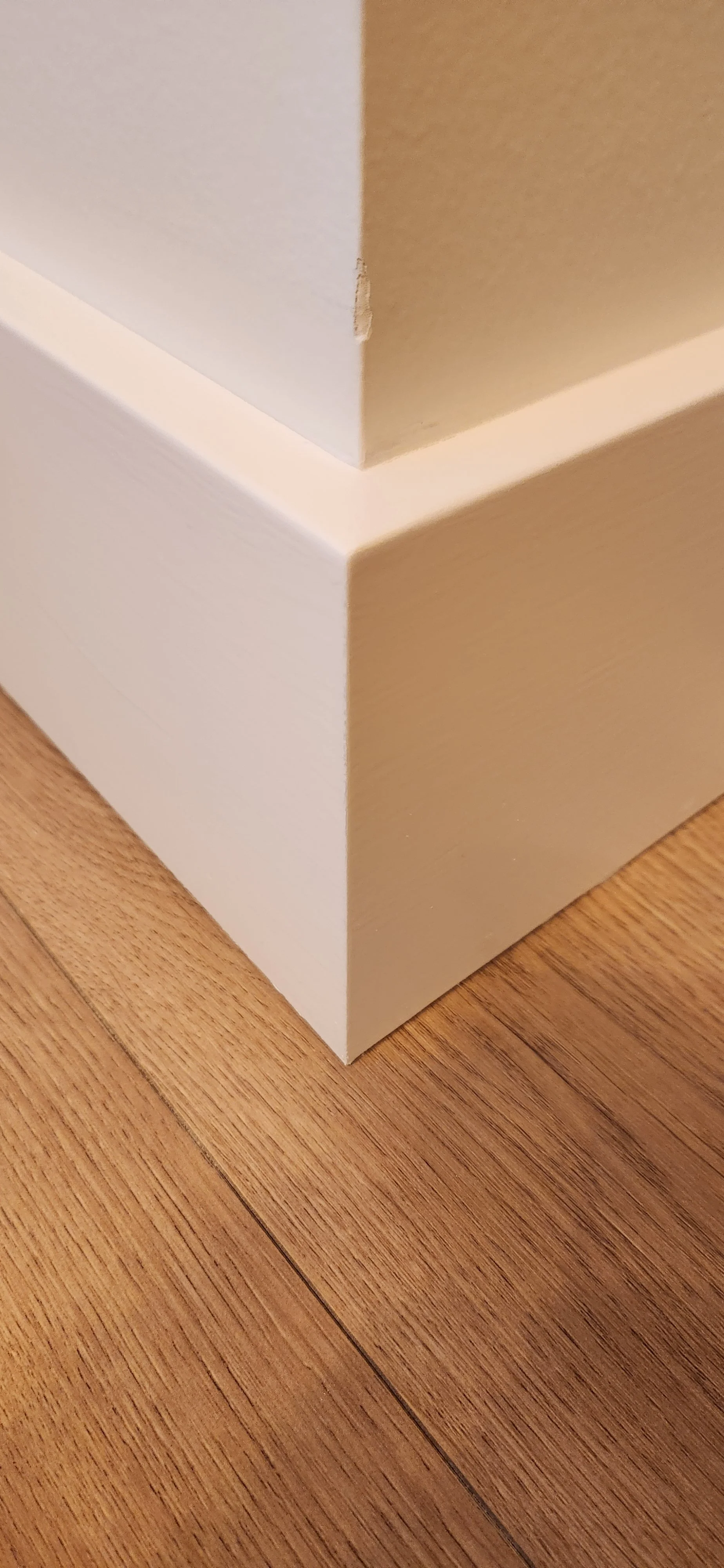 Close-up of an immaculate base trim outside corner.