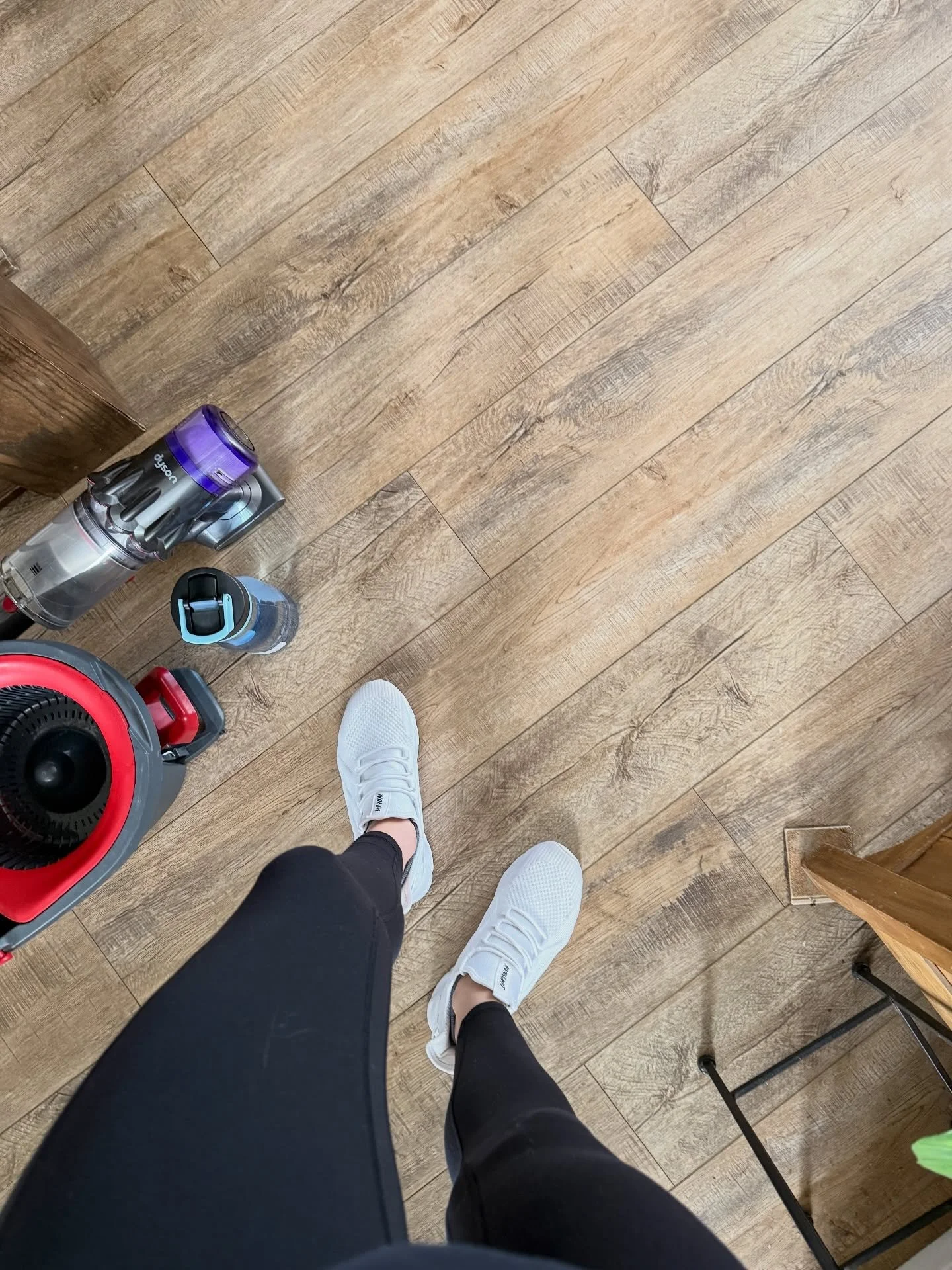 Check out this transformation. AND GUESS WHAT!!!

 It took less than 5mins 😲!!!

#tranformation #cleaning #cleankitchen #clean #house