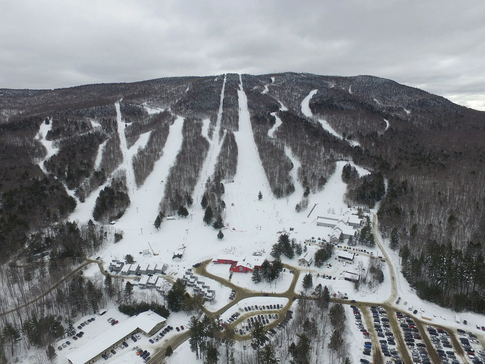 Magic Mountain, Vermont. Author: Jared C. Benedict. This file is licensed under the Creative Commons Attribution-Share Alike 4.0 International license: https://creativecommons.org/licenses/by-sa/4.0/deed.en