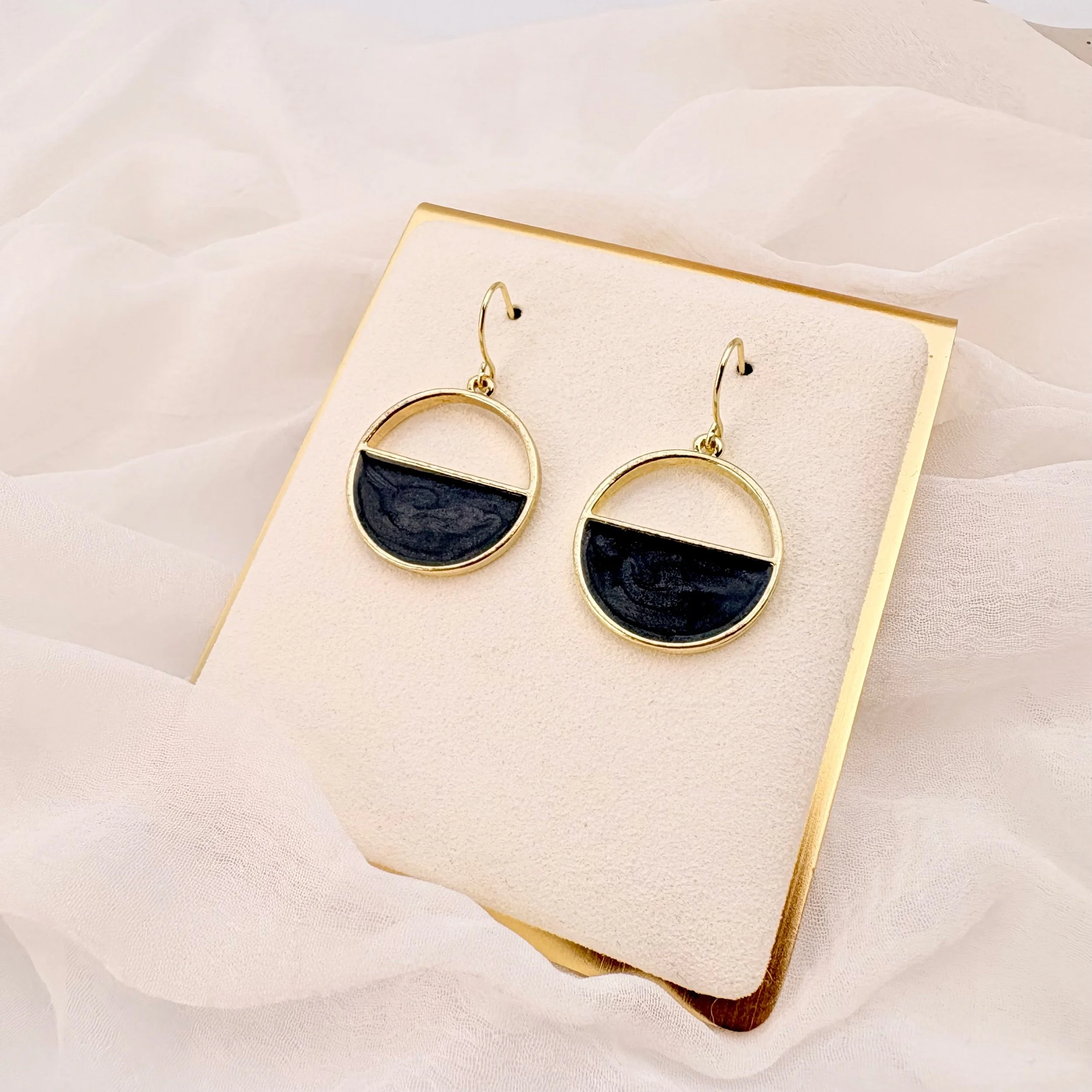 Piscine Dangle Earrings