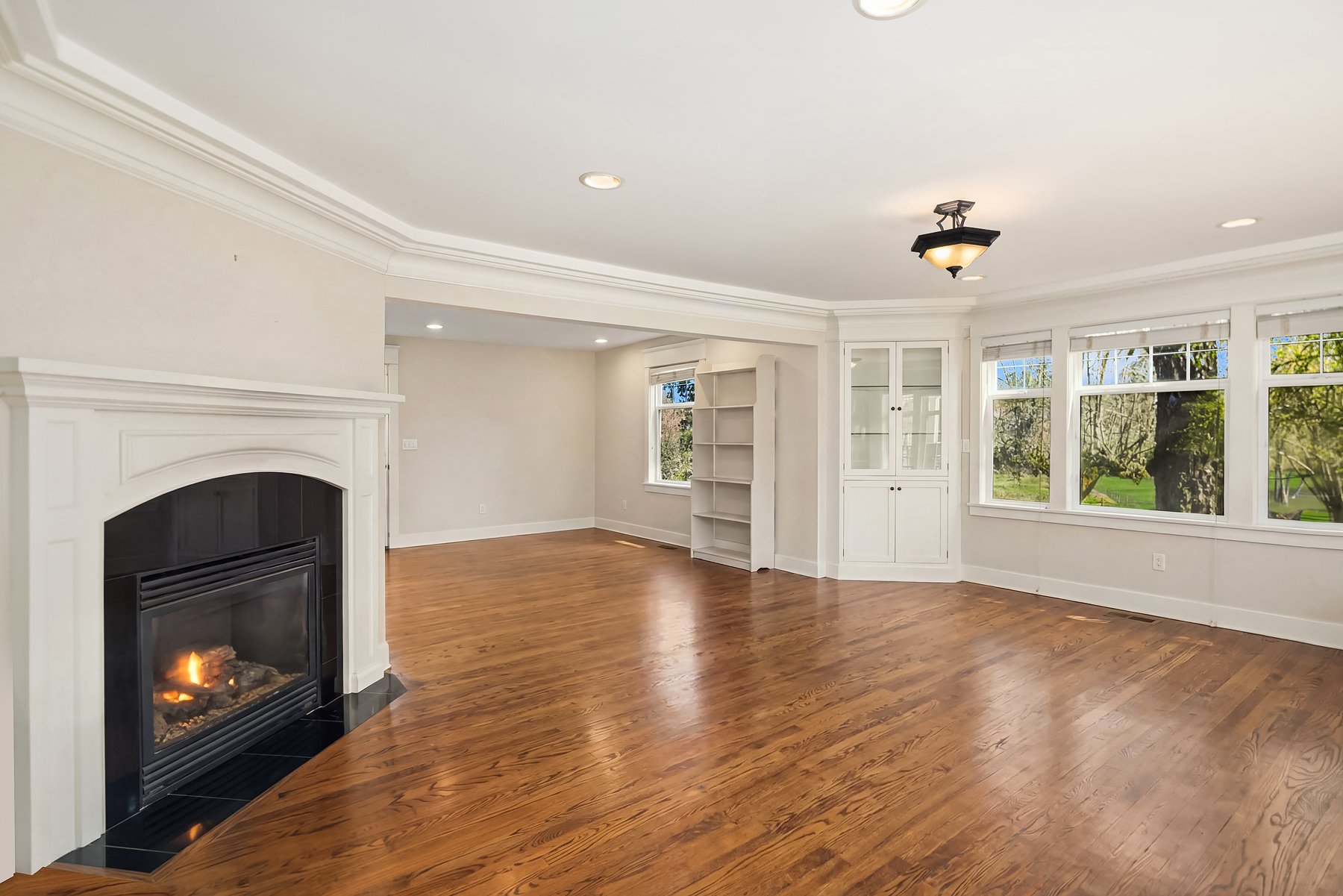 NEW_cottage_livingroom.jpg