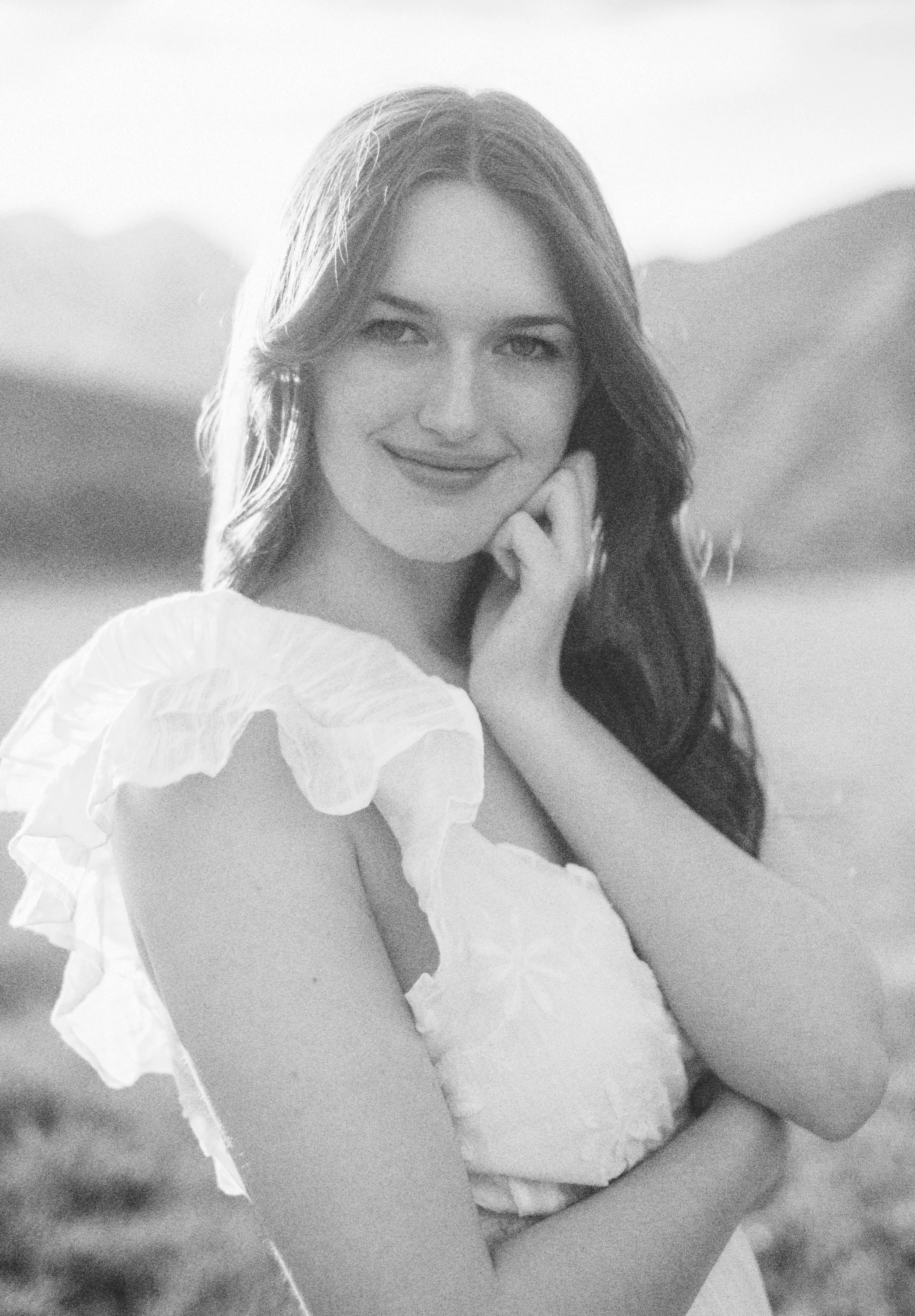 Lauren_Senior b&w-1.jpg