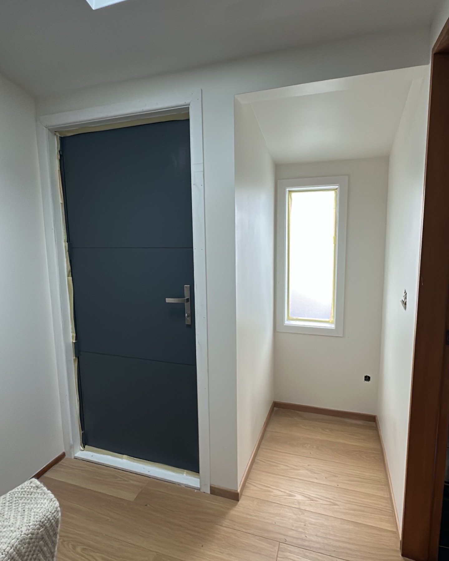 🧼 Check out that denim blue joinery unit! 🚪