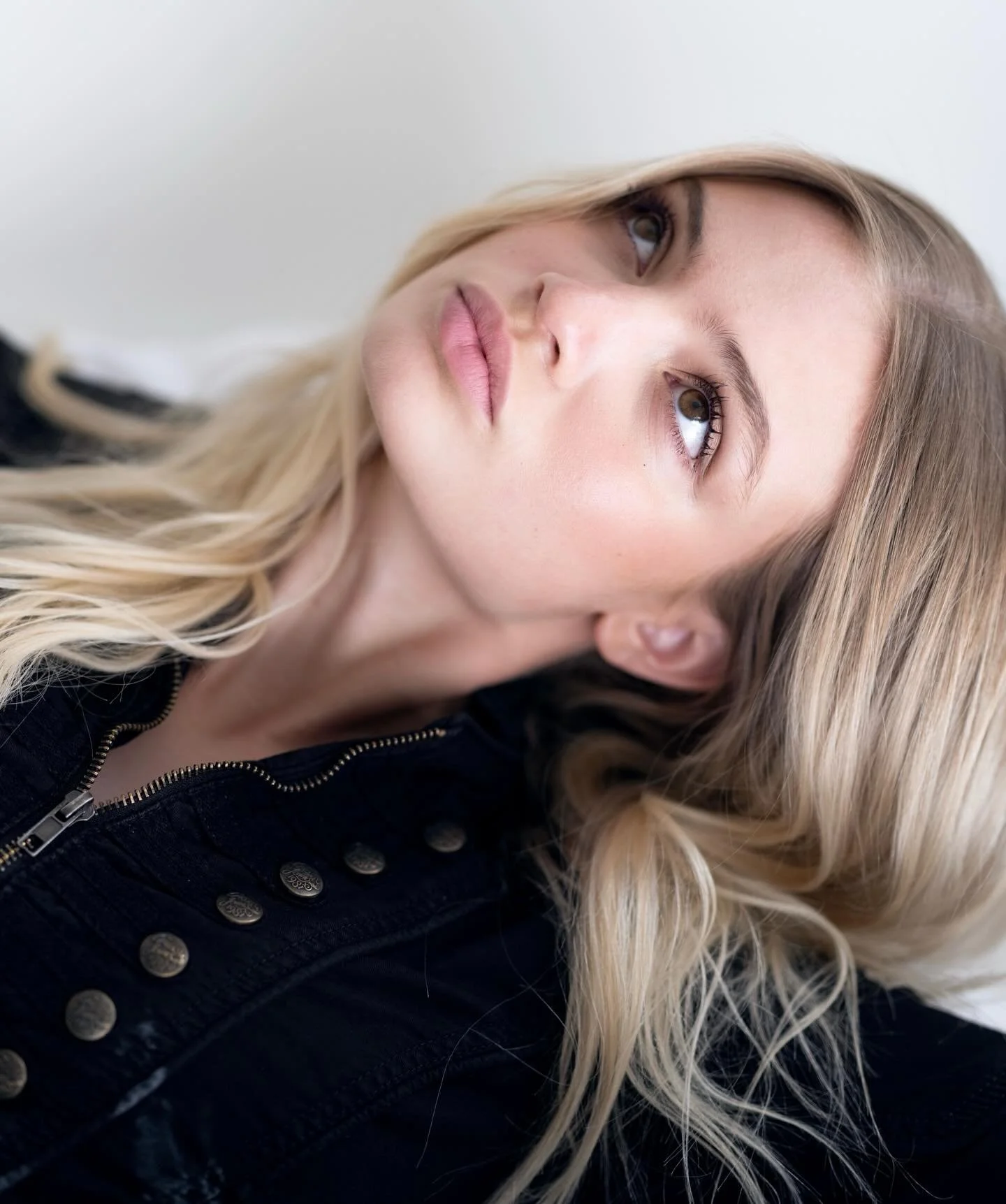 Elle in Beverly Hills #hairstyling #makeup 
@ellequist_