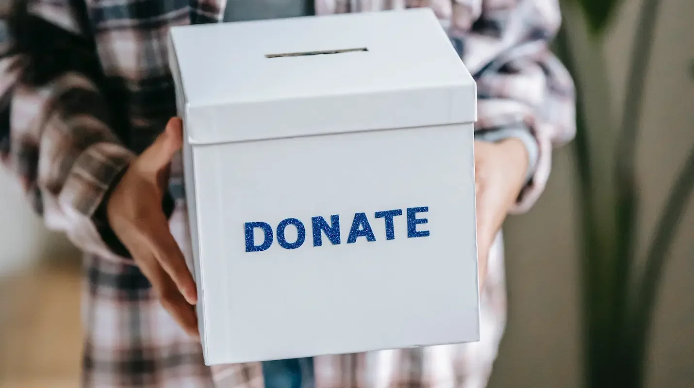 Can a Personalized Overview of Past Giving Make Us More Generous?