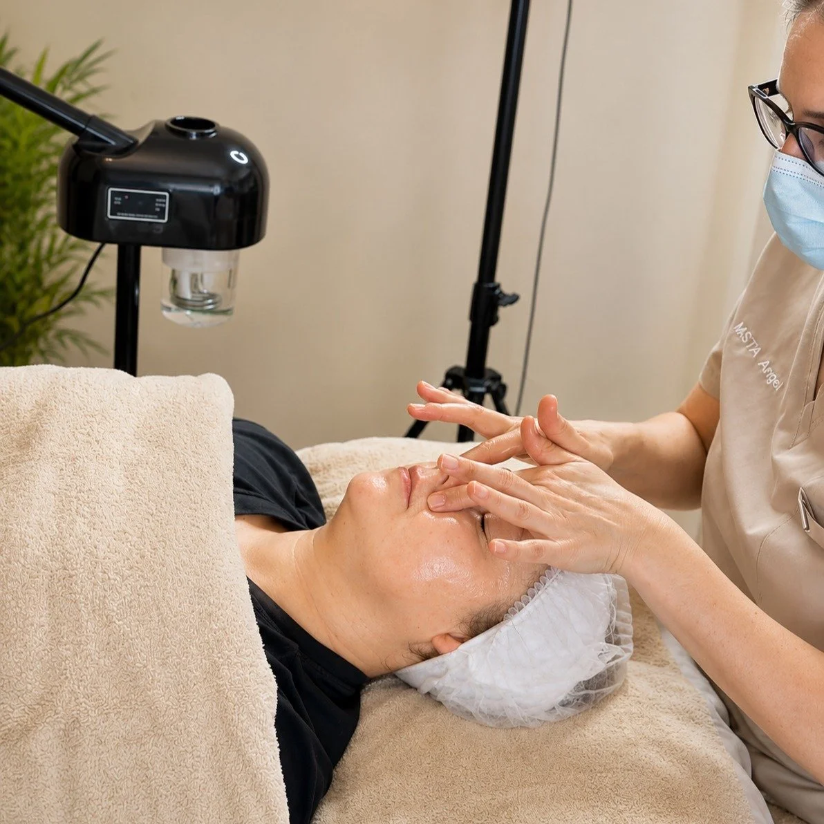 Healthy, hydrated skin always looks fresher ✨

A calm, restorative facial designed to support the skin barrier, boost hydration and leave skin looking naturally radiant.

Based in 📍 Hull and specialising in skin health for women 🤍

#HullSkinClinic 