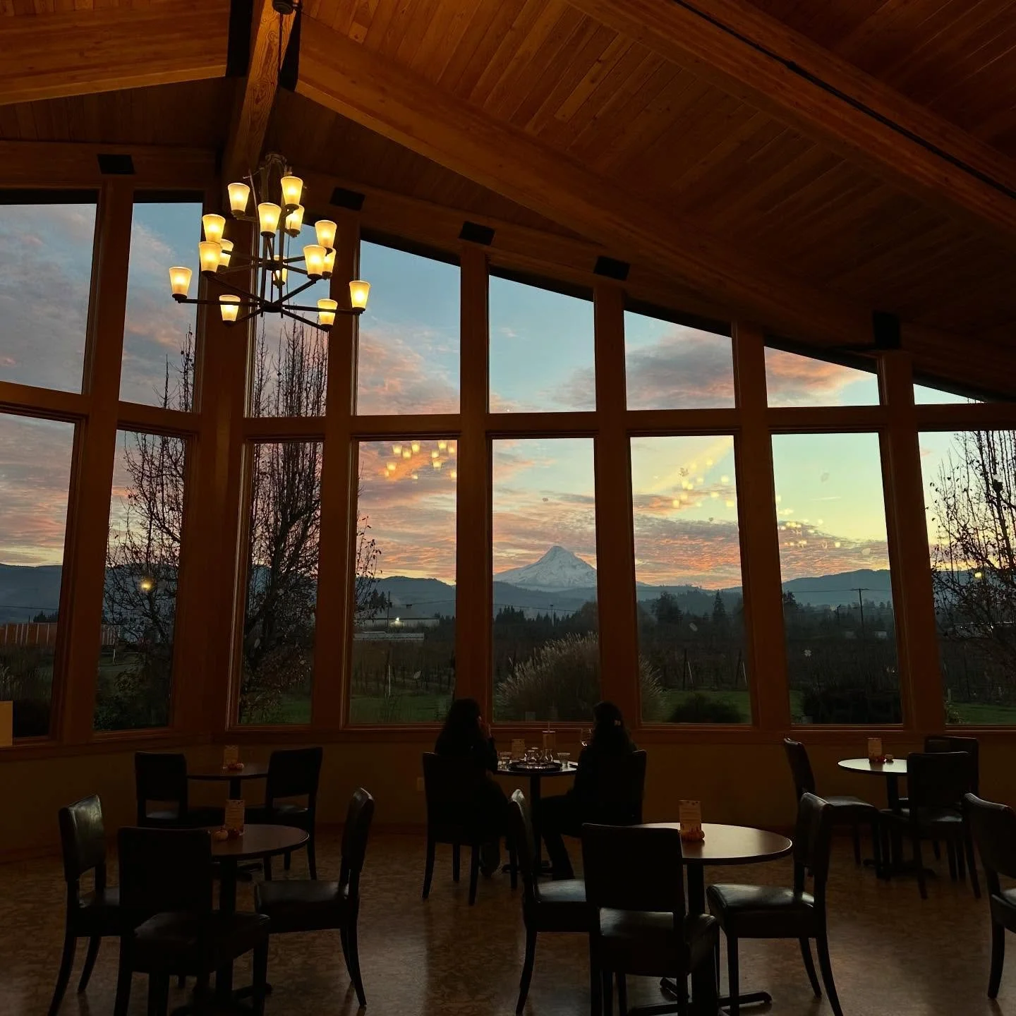 Don&rsquo;t forget! Sip and Sound Thursdays are back ✨ from 3pm - 5pm today we&rsquo;ll have Chic Preston performing in our tasting room 🎶 come grab a glass and enjoy some music with us! 🍷