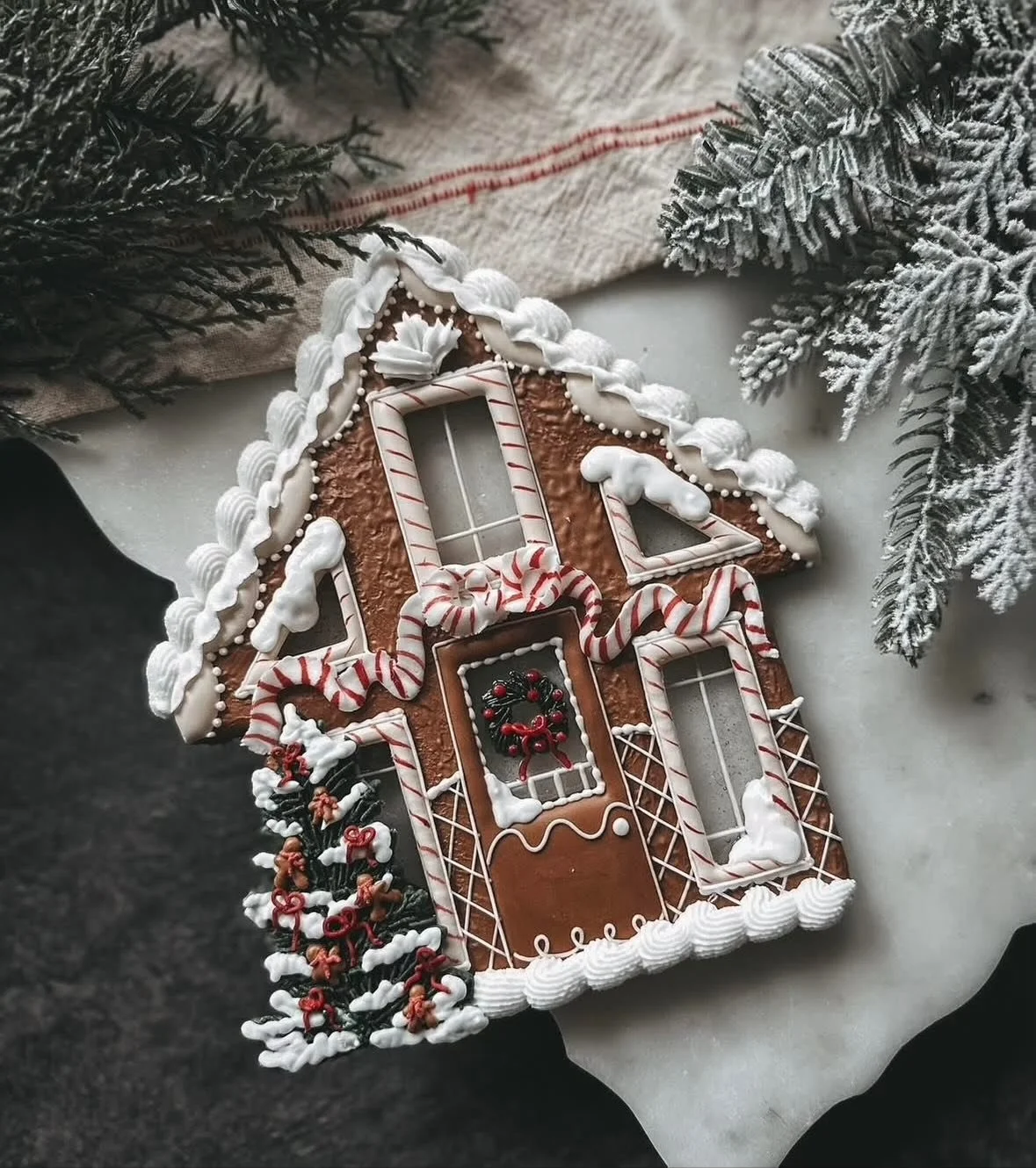 We are hosting Cozy Craft Studio for the cutest holiday workshop! ❄️🍷

Join us Saturday, December 13th from 1&ndash;3pm for a Gingerbread House&ndash;Shaped Cookie Decorating afternoon. 

For $40, you&rsquo;ll decorate a half-dozen gingerbread house