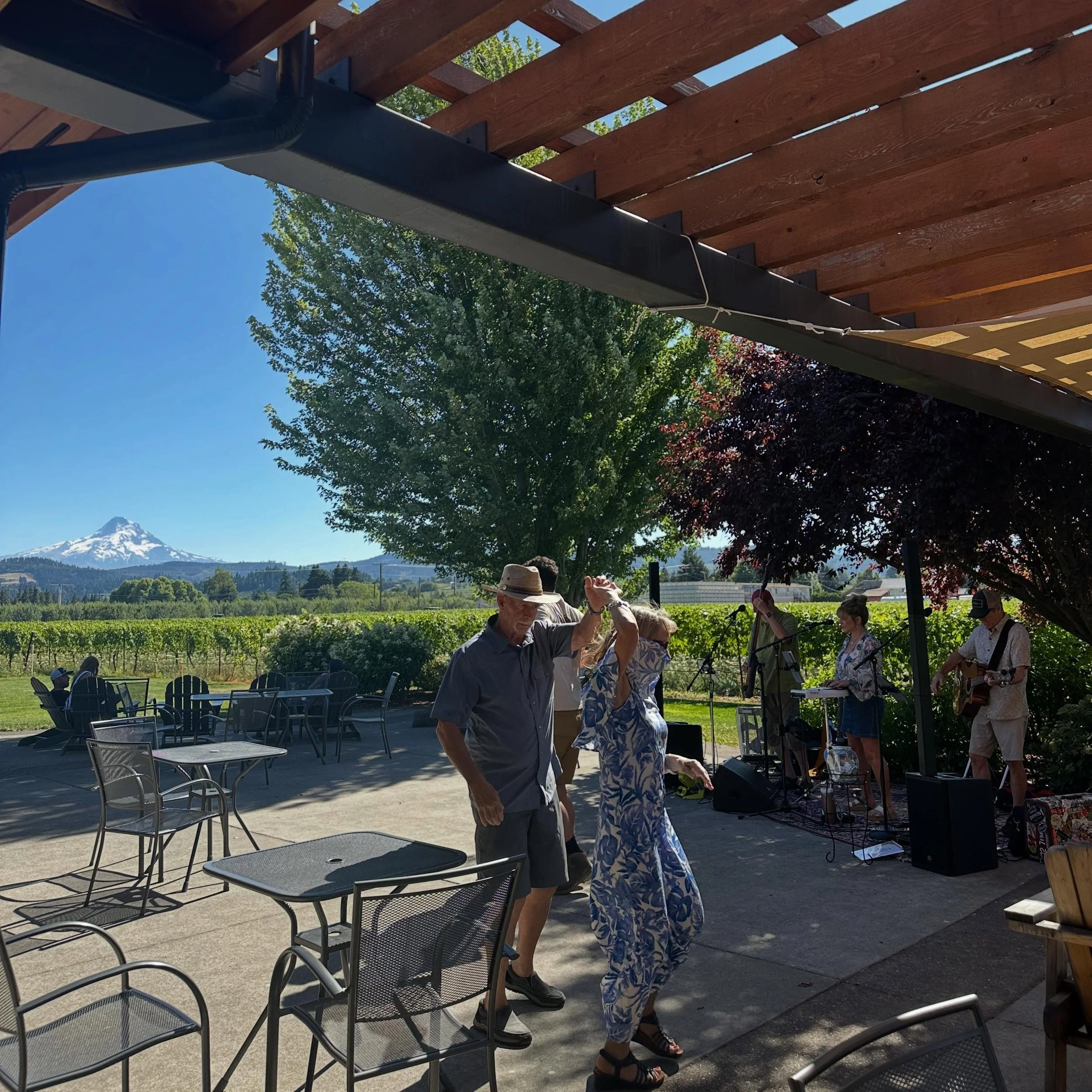 Hope to see you all dancing on the patio this evening for Sip and Sound Thursday from 4pm - 6pm ✨🍷 we will have Lesley and Rebecca performing for us tonight. Come grab a glass with us!
