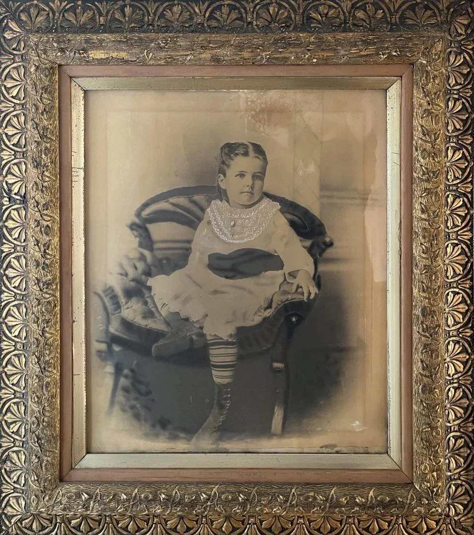 unknown,  Annie's Ancestor,  35.5" x 31"