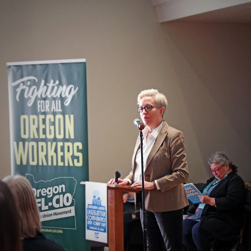 Oregon Gov. Signs UI for Striking Workers Bill Day After Connecticut Gov. Vetoes
