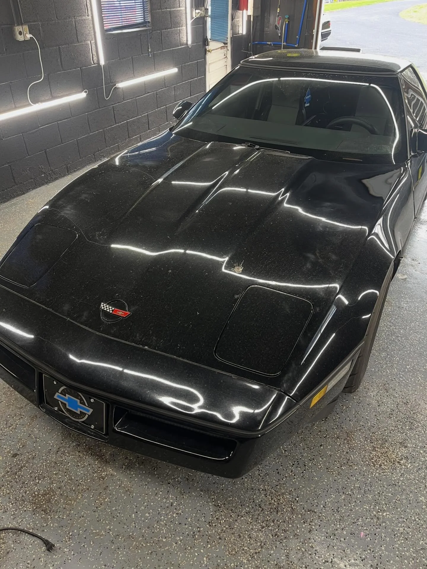 This C4 Corvette rolled in with paint that was absolutely hammered&mdash;swirls on swirls and zero gloss left.

We went with a single step paint enhancement&hellip; and the results were wild.

Clarity restored. Gloss brought back. Night and day diffe