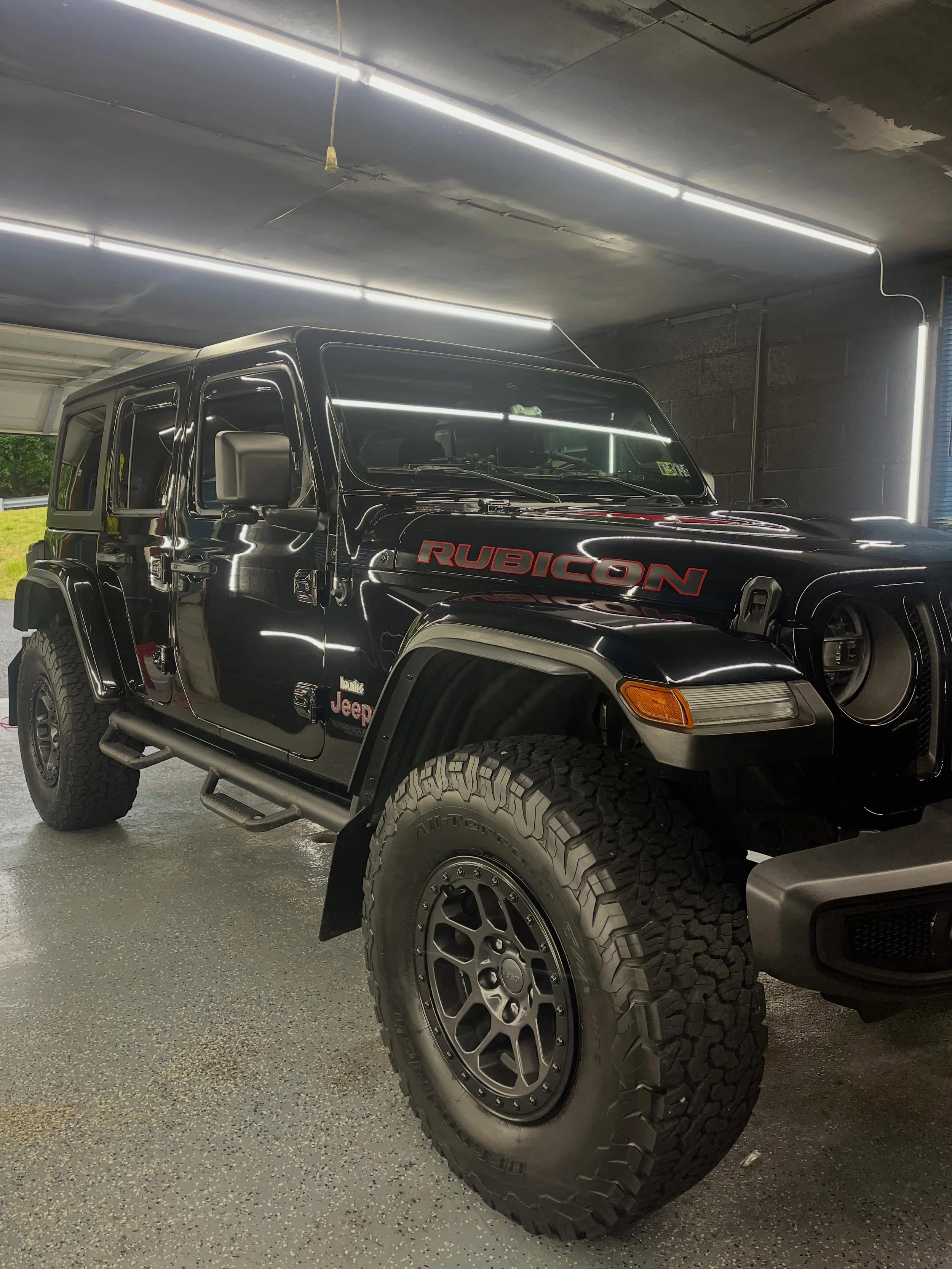 Had this Rubicon come in for our signature protection detail and immediately noticed it had already been ceramic coated. At first, I was pumped&hellip; until we got it washed, pulled under the lights, and saw the real story.

This dealer-installed co