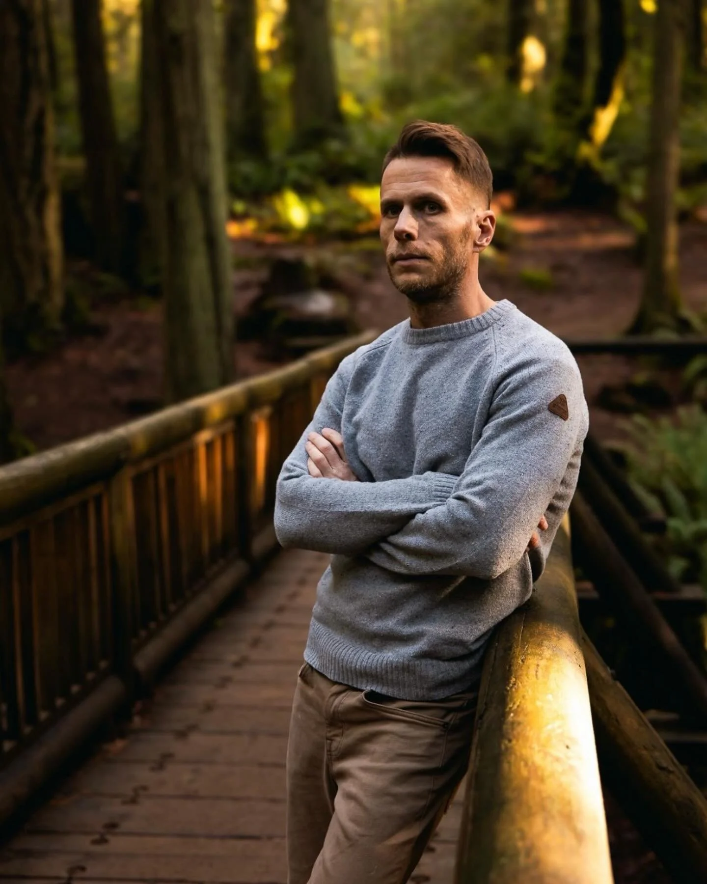 Had so much fun capturing this talented artist, Matthew! 🎨 

If you need your photos taken I am offering headshots, portraits, family session&rsquo;s, maternity, and engagement photos in the Kitsap/Bainbridge/Seattle area! Would love to hear from yo