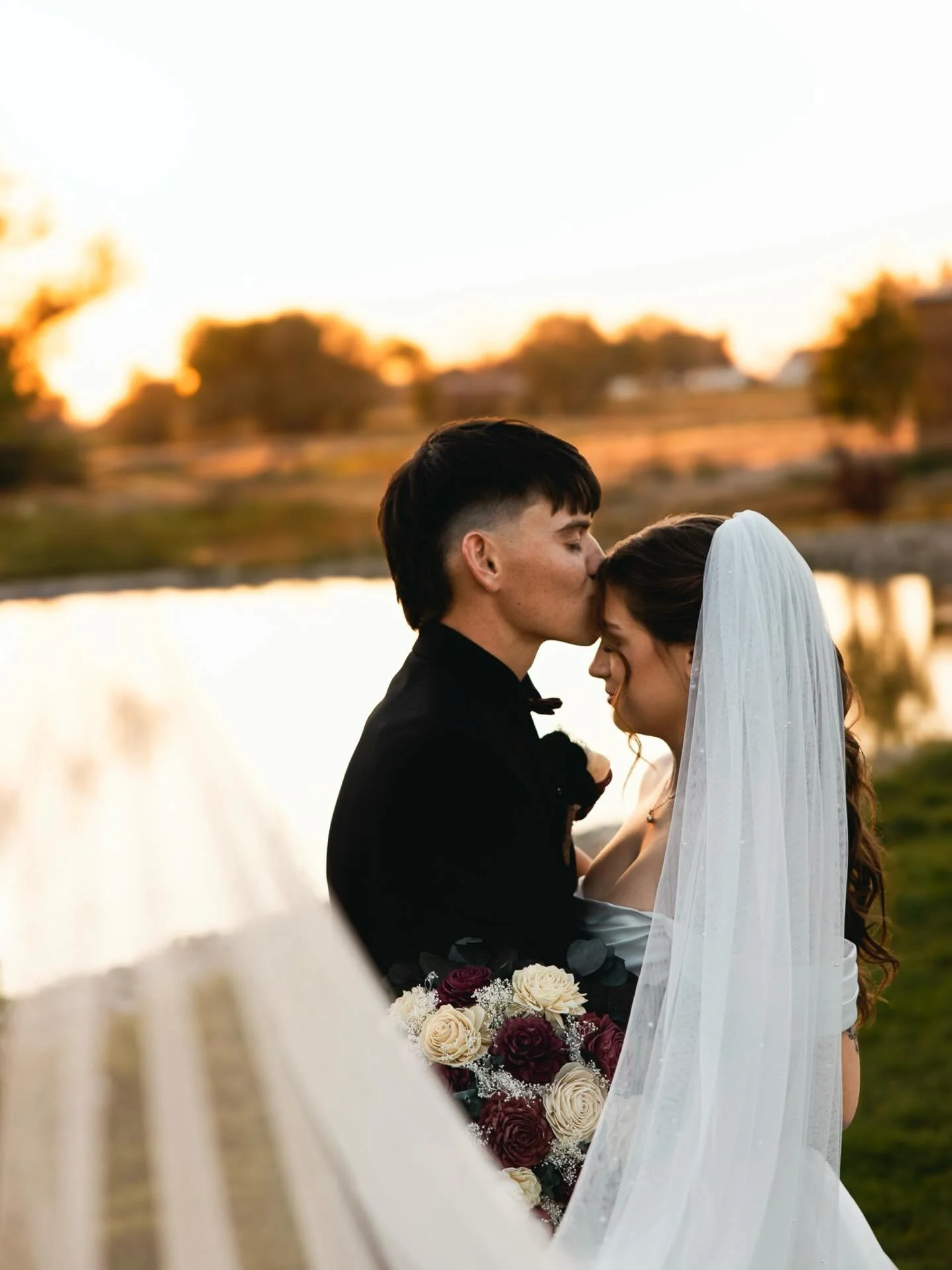Golden leaves, golden love ✨🍂
Still not over this dreamy fall day &mdash; crisp air, warm light, and two humans wildly in love. Autumn weddings just hit different 🤎💍 

#PNWWeddingPhotographer
#PNWWedding
#SeattleWeddingPhotographer
#OregonWeddingP