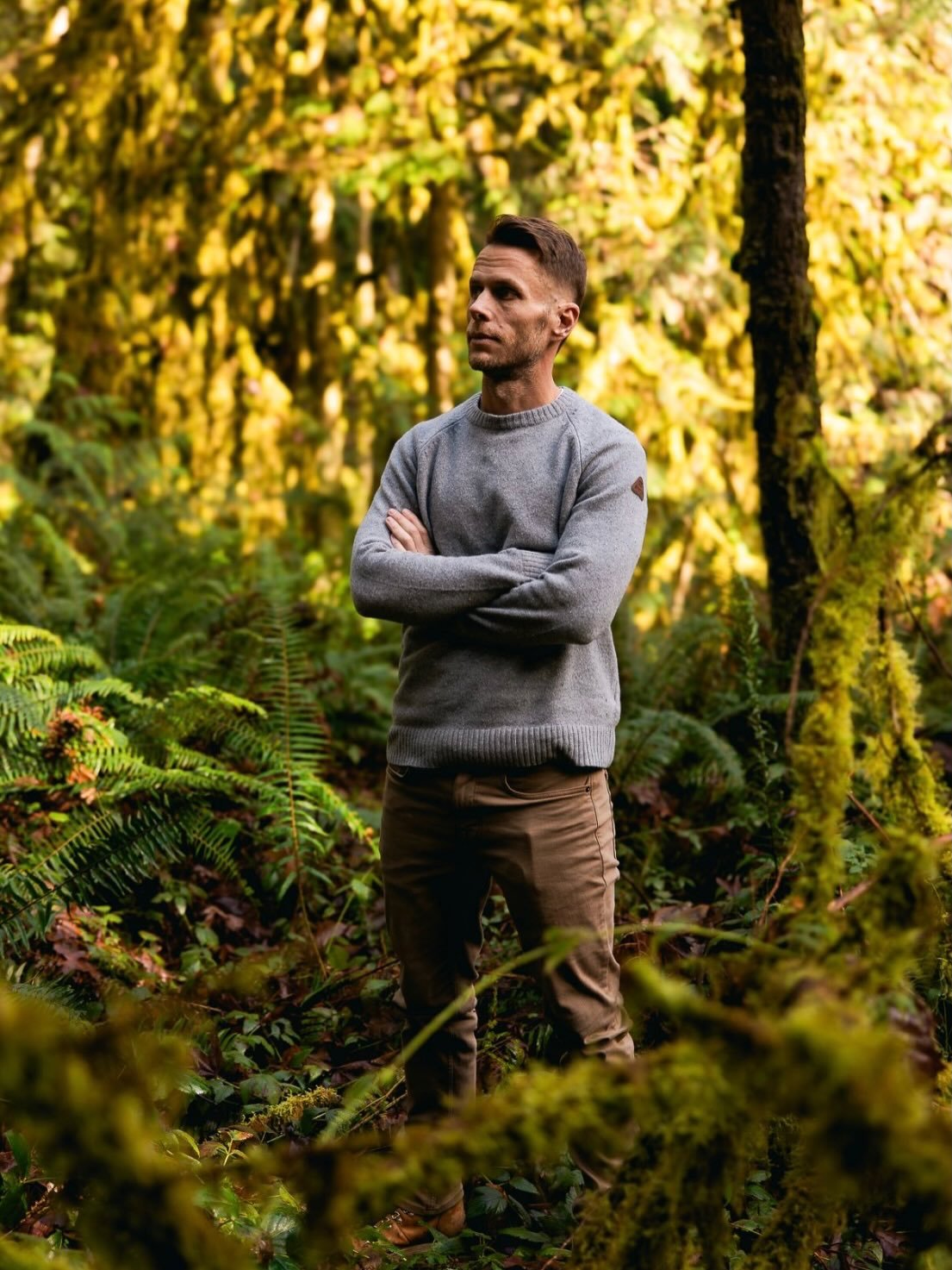 Where the air is crisp and the vibes are wild 🌲 

#pnwphotoshoot #seattlephotographer #pnwphotography #pnwportraitphotographer #chasingmoments