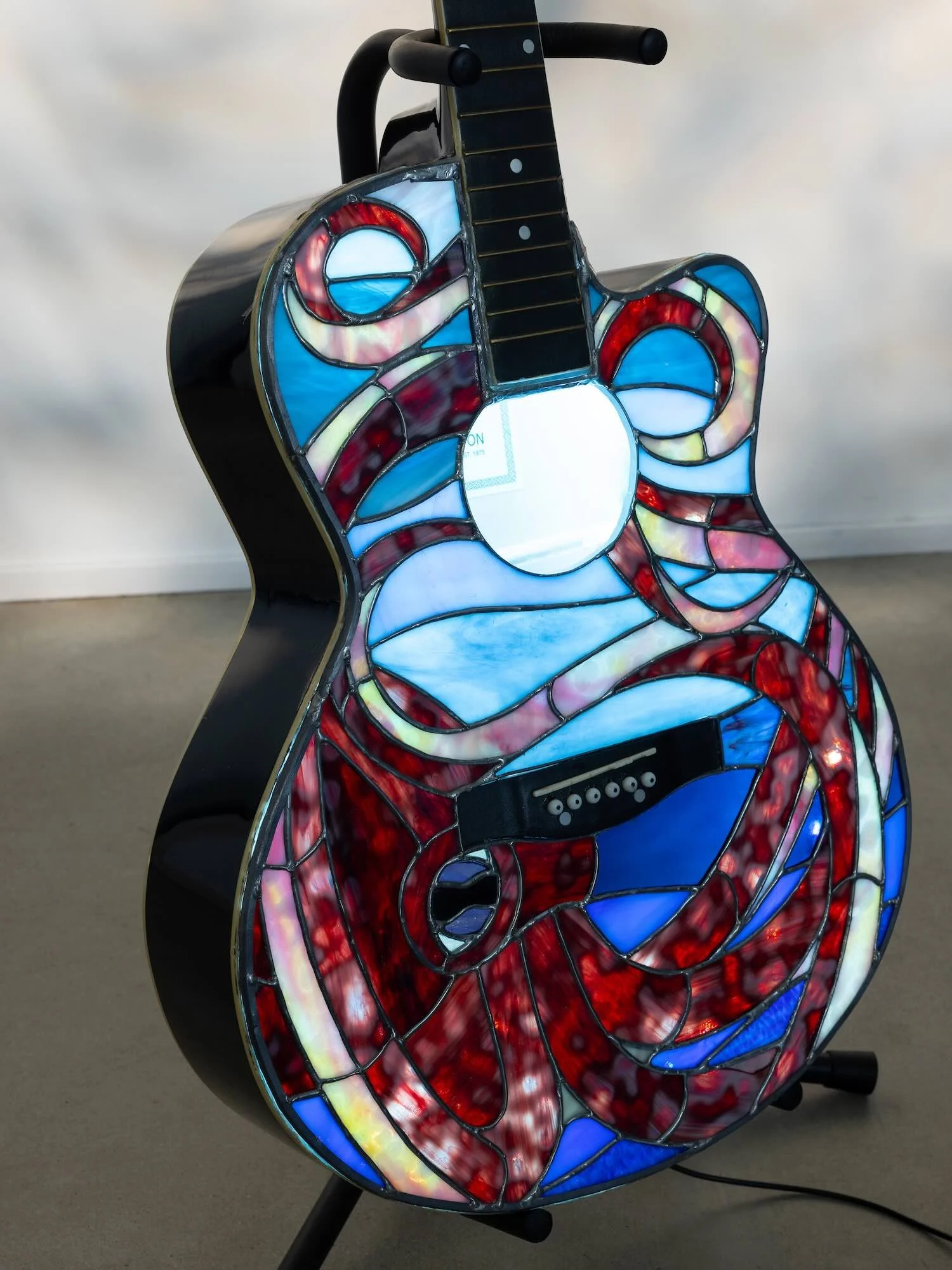peekaboo-stained-glass-sculpture.jpeg
