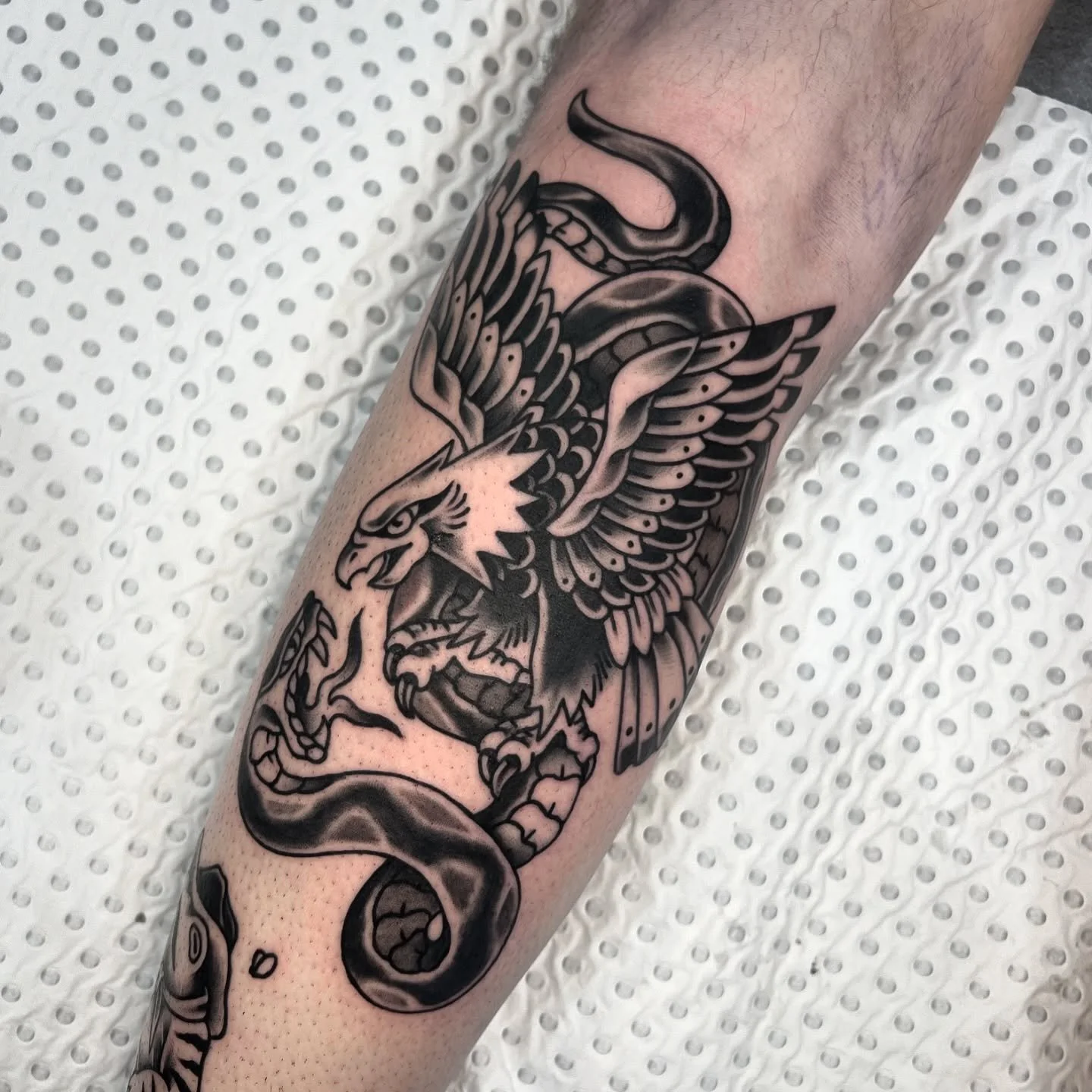 🦅🐍🖊️

@vaiderzneedles 💖

#blackworkers#patchworktattoos#blacktraditional#btattooing#traditionaltattoos#eagletattoo#brisbanetattooartist