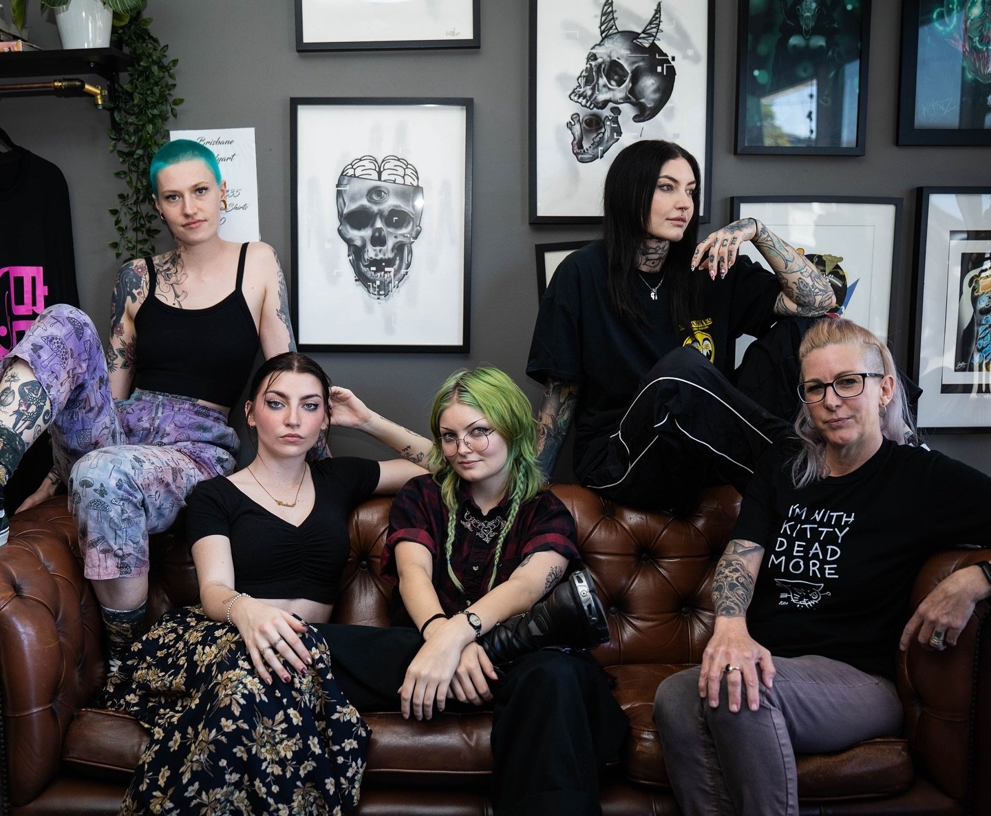 Thank you so much @little.miss.ssej for capturing us all together 🥹 these women are absolute powerhouses and I straight up couldn&rsquo;t do what I do without em. 💖

@nicky_bba 
@geezypeezy.tattoo 
@embers.tattoo 
@chels.clarke_ 
@brisbanebodyart