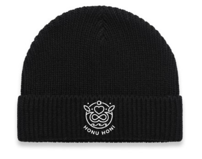Black beanie.png