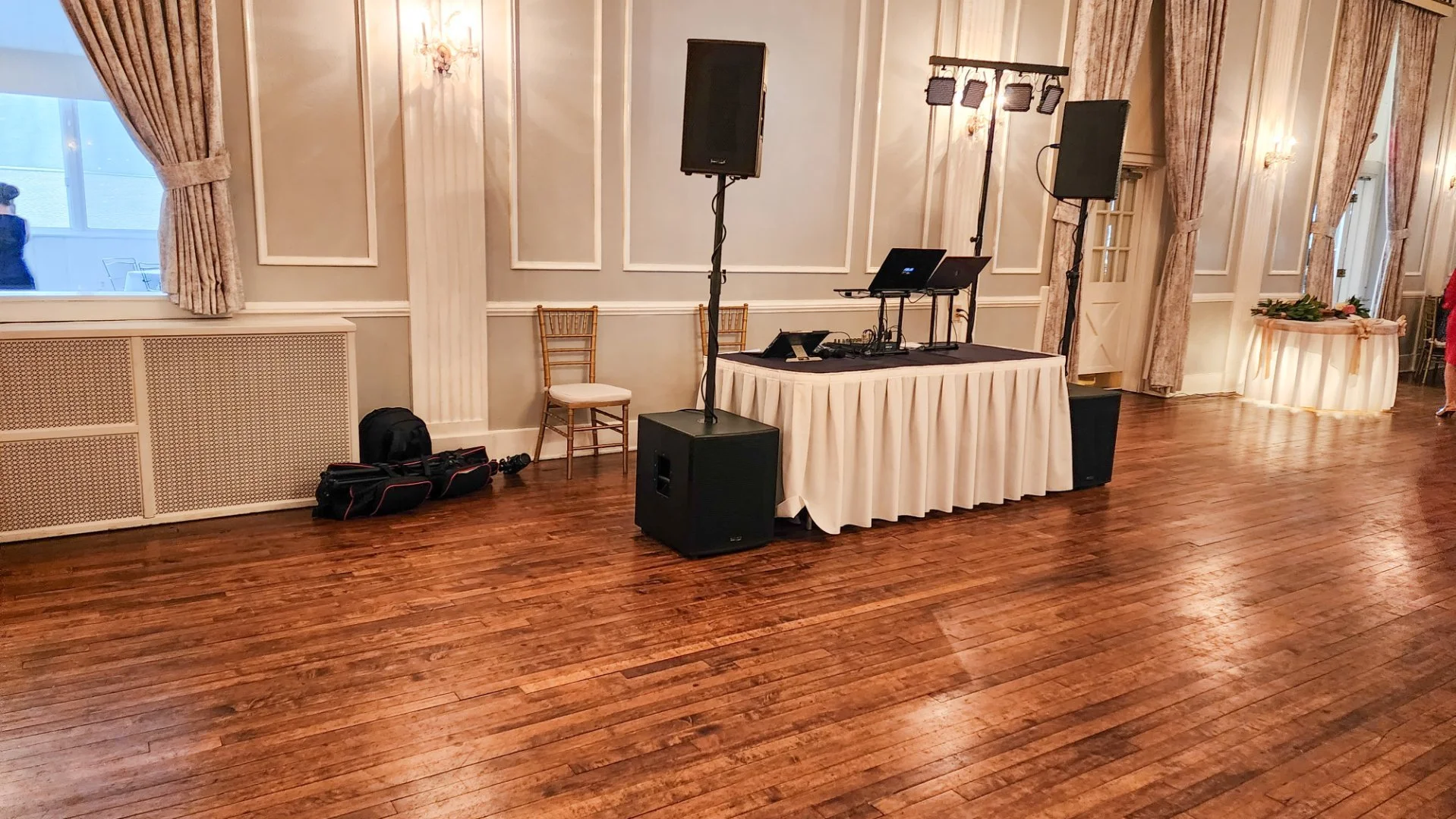Push-Play-Production-Events_DJ-Services wedding-dj-booth.jpg