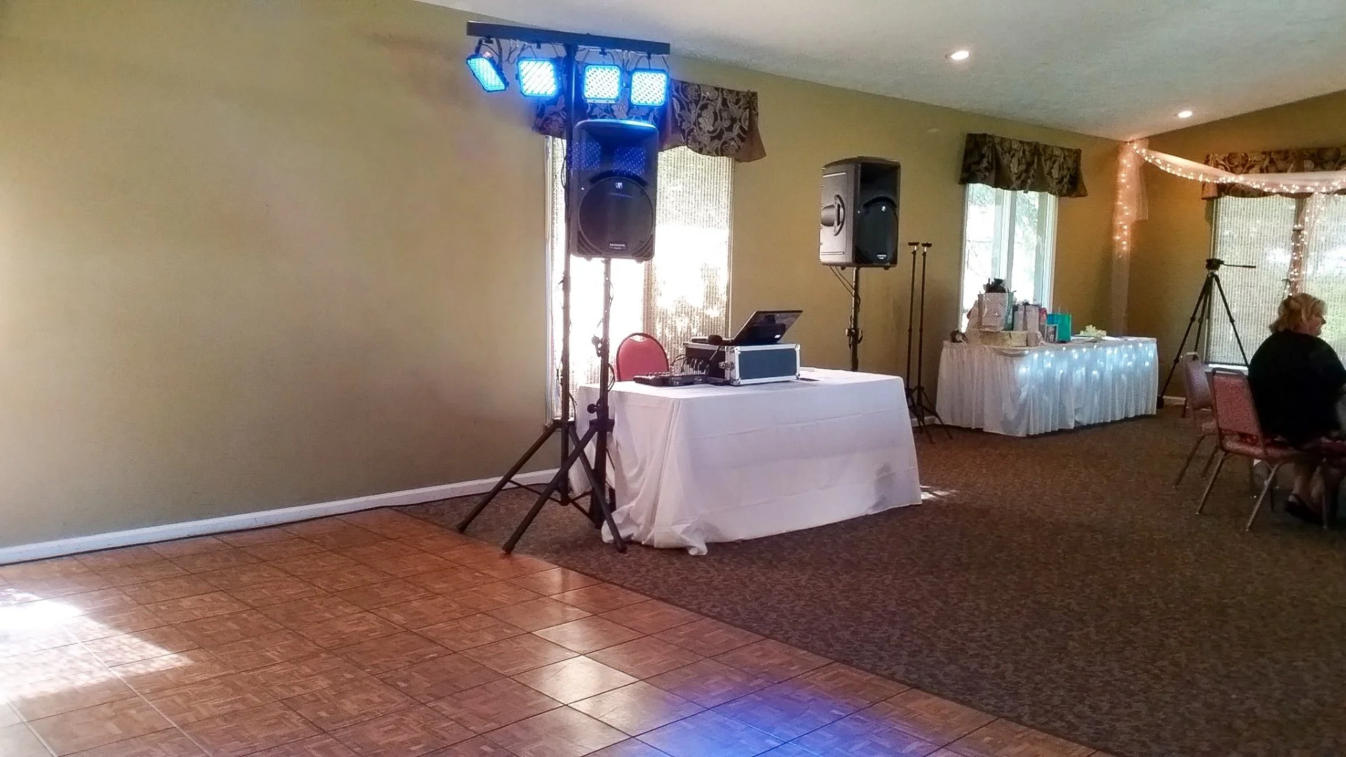 Push-Play-Production-Events_DJServices dj-dance-floor-wedding 7.jpg